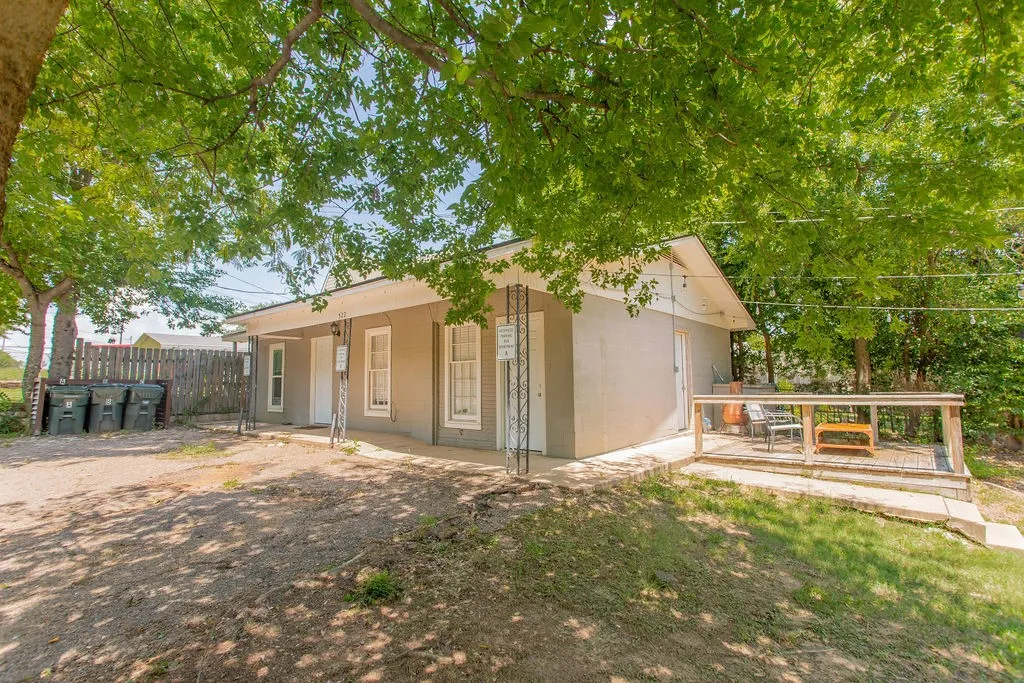 Triplex For Sale in Smith County , 831 W Houston Street, Tyler, Texas 75702, 5 Bedroom, 3 Bathroom, Garage spaces, 0 Sqft, built in 1932, mls#21333033, Real Estate Agent in Tyler, Homes For Sale in Smith county, Homes For Sale in Tyler, Realtor in Tyler Texas, Real Estate Brokerage Independent Realty Texas, Luminita Cordes Realtor