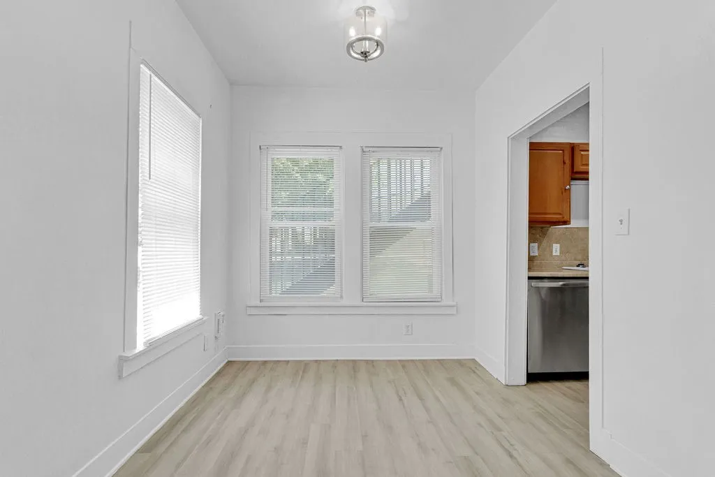 Triplex For Sale in Smith County , 831 W Houston Street, Tyler, Texas 75702, 5 Bedroom, 3 Bathroom, Garage spaces, 0 Sqft, built in 1932, mls#21333033, Real Estate Agent in Tyler, Homes For Sale in Smith county, Homes For Sale in Tyler, Realtor in Tyler Texas, Real Estate Brokerage Independent Realty Texas, Luminita Cordes Realtor