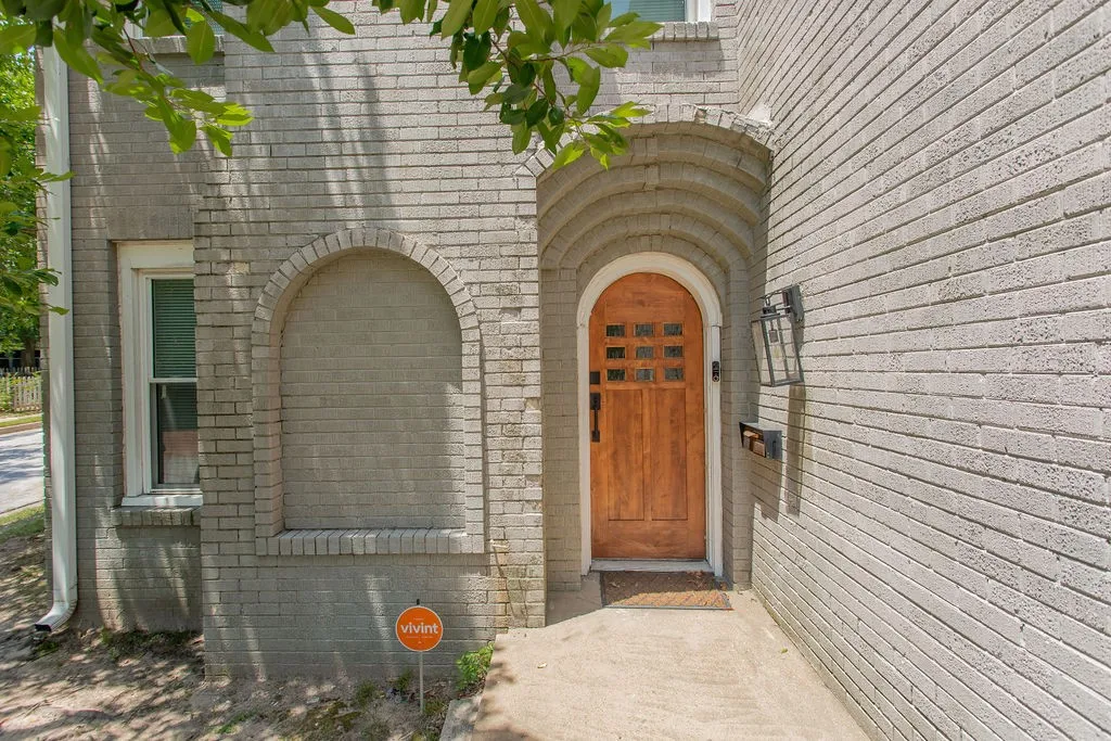 Triplex For Sale in Smith County , 831 W Houston Street, Tyler, Texas 75702, 5 Bedroom, 3 Bathroom, Garage spaces, 0 Sqft, built in 1932, mls#21333033, Real Estate Agent in Tyler, Homes For Sale in Smith county, Homes For Sale in Tyler, Realtor in Tyler Texas, Real Estate Brokerage Independent Realty Texas, Luminita Cordes Realtor