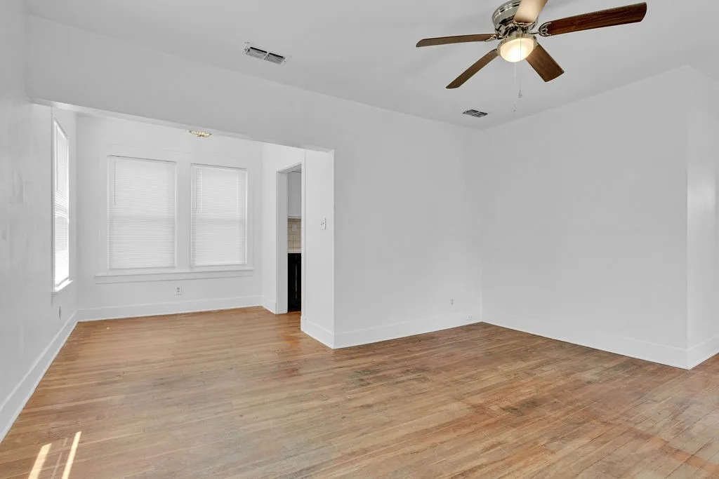 Triplex For Sale in Smith County , 831 W Houston Street, Tyler, Texas 75702, 5 Bedroom, 3 Bathroom, Garage spaces, 0 Sqft, built in 1932, mls#21333033, Real Estate Agent in Tyler, Homes For Sale in Smith county, Homes For Sale in Tyler, Realtor in Tyler Texas, Real Estate Brokerage Independent Realty Texas, Luminita Cordes Realtor