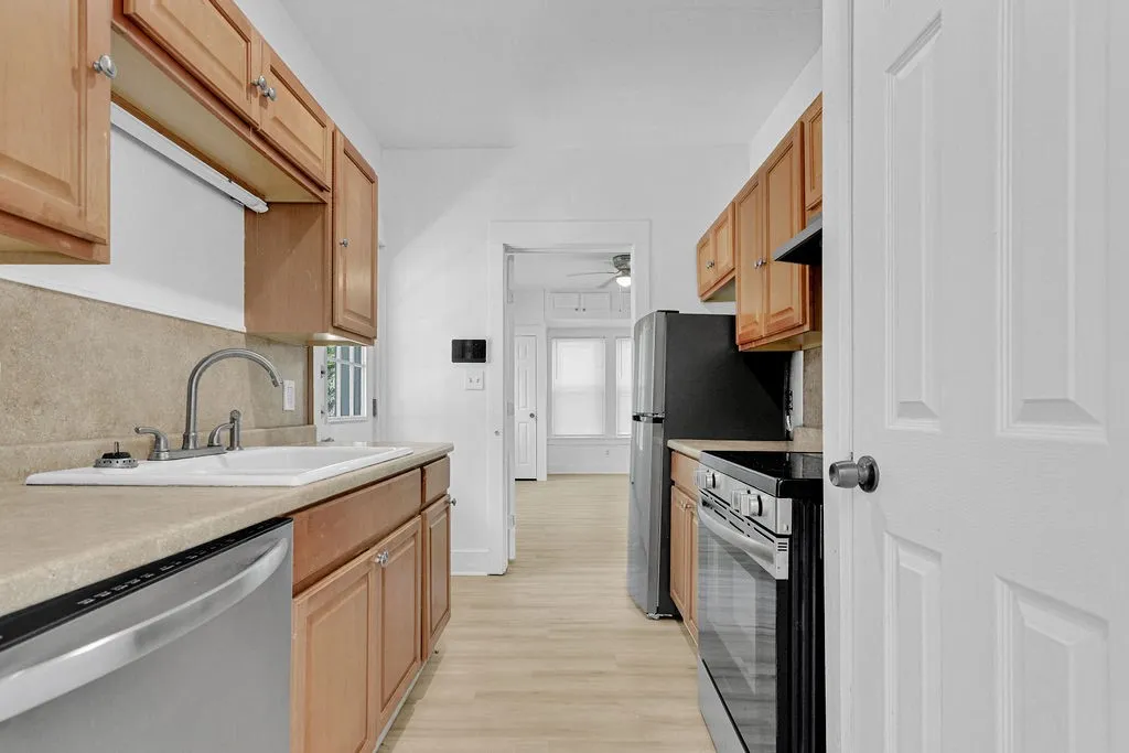 Triplex For Sale in Smith County , 831 W Houston Street, Tyler, Texas 75702, 5 Bedroom, 3 Bathroom, Garage spaces, 0 Sqft, built in 1932, mls#21333033, Real Estate Agent in Tyler, Homes For Sale in Smith county, Homes For Sale in Tyler, Realtor in Tyler Texas, Real Estate Brokerage Independent Realty Texas, Luminita Cordes Realtor