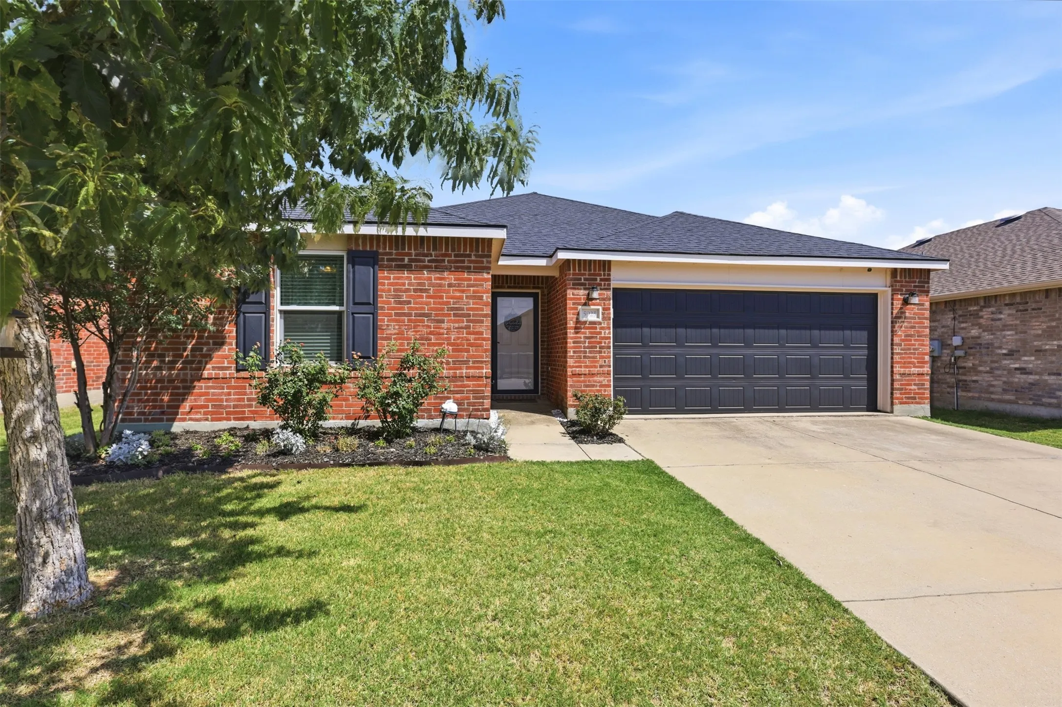 Single Family Residence For Sale in Tarrant County , 5925 Mountain Bluff Drive, Fort Worth, Texas 76179, 3 Bedroom, 2 Bathroom, 2 Garage spaces, 1,470 Sqft, built in 2014, mls#21338322, Real Estate Agent in Fort Worth, Homes For Sale in Tarrant county, Homes For Sale in Fort Worth, Realtor in Fort Worth Texas, Real Estate Brokerage Independent Realty Texas, Luminita Cordes Realtor
