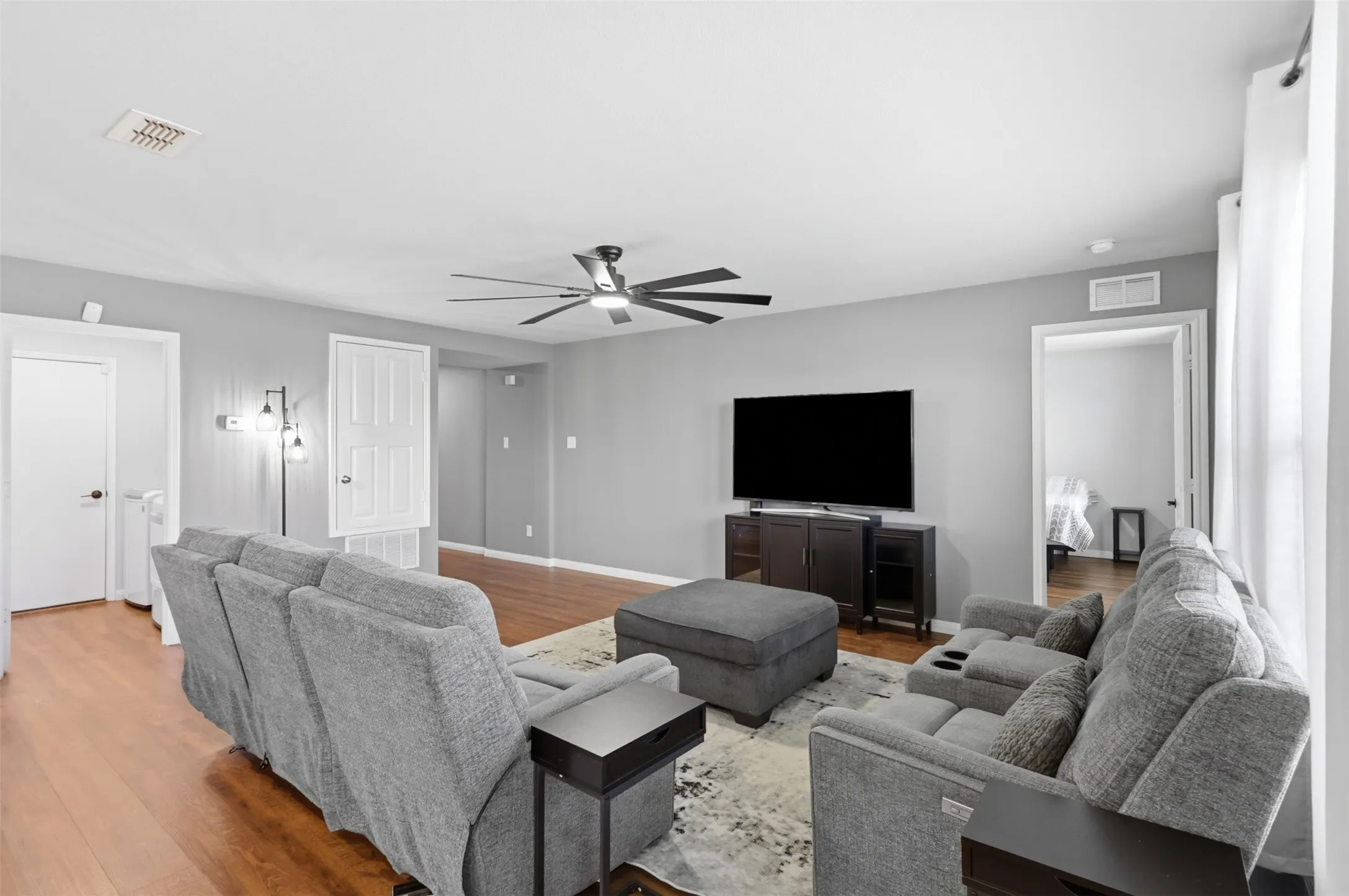 Single Family Residence For Sale in Tarrant County , 5925 Mountain Bluff Drive, Fort Worth, Texas 76179, 3 Bedroom, 2 Bathroom, 2 Garage spaces, 1,470 Sqft, built in 2014, mls#21338322, Real Estate Agent in Fort Worth, Homes For Sale in Tarrant county, Homes For Sale in Fort Worth, Realtor in Fort Worth Texas, Real Estate Brokerage Independent Realty Texas, Luminita Cordes Realtor