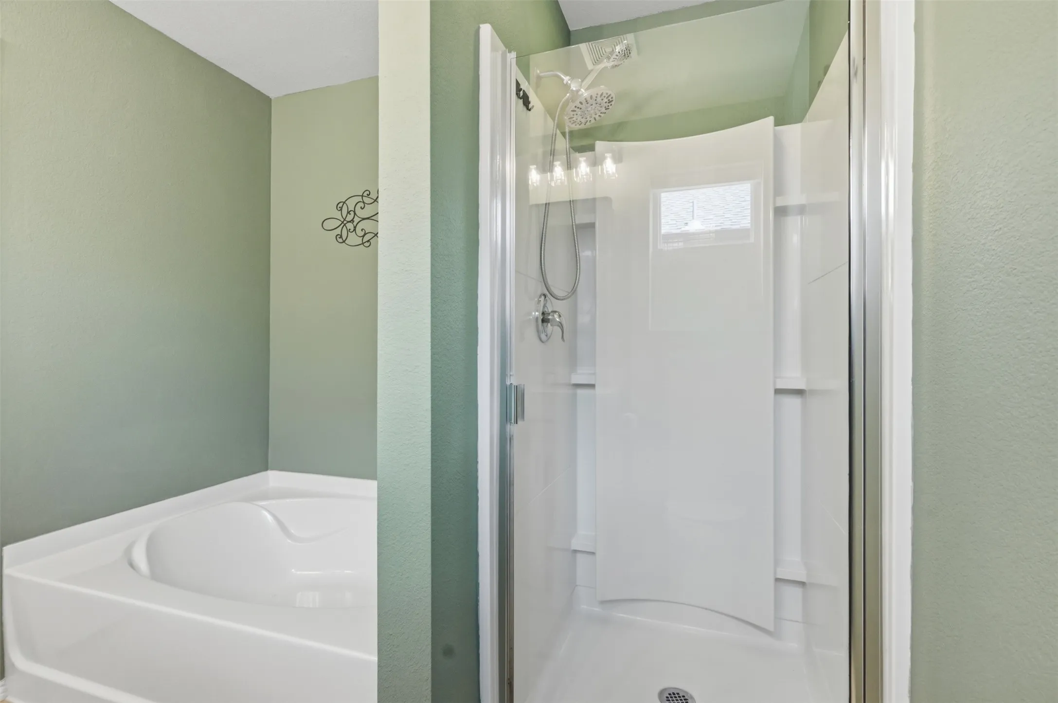 Single Family Residence For Sale in Tarrant County , 5925 Mountain Bluff Drive, Fort Worth, Texas 76179, 3 Bedroom, 2 Bathroom, 2 Garage spaces, 1,470 Sqft, built in 2014, mls#21338322, Real Estate Agent in Fort Worth, Homes For Sale in Tarrant county, Homes For Sale in Fort Worth, Realtor in Fort Worth Texas, Real Estate Brokerage Independent Realty Texas, Luminita Cordes Realtor
