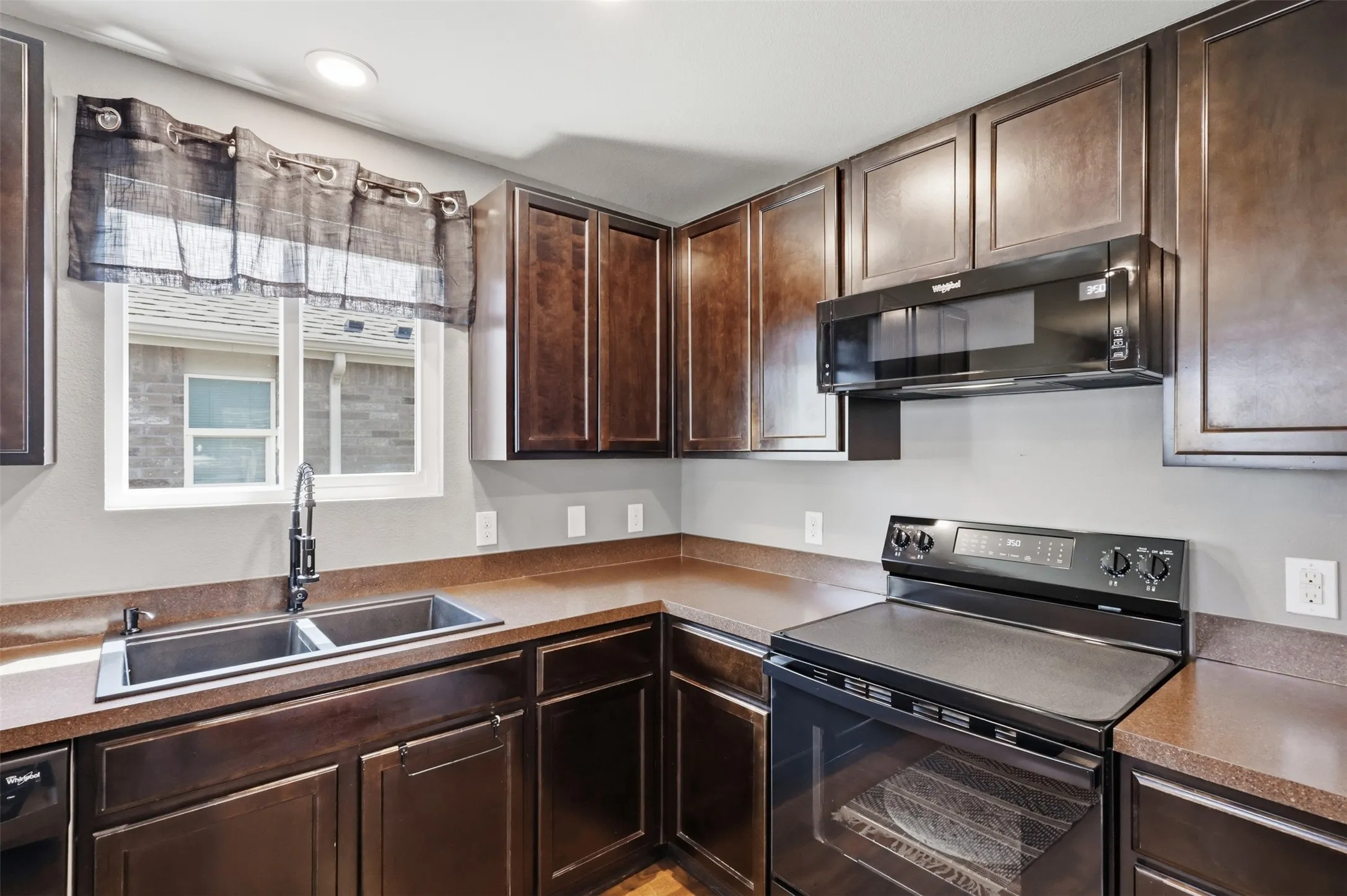 Single Family Residence For Sale in Tarrant County , 5925 Mountain Bluff Drive, Fort Worth, Texas 76179, 3 Bedroom, 2 Bathroom, 2 Garage spaces, 1,470 Sqft, built in 2014, mls#21338322, Real Estate Agent in Fort Worth, Homes For Sale in Tarrant county, Homes For Sale in Fort Worth, Realtor in Fort Worth Texas, Real Estate Brokerage Independent Realty Texas, Luminita Cordes Realtor
