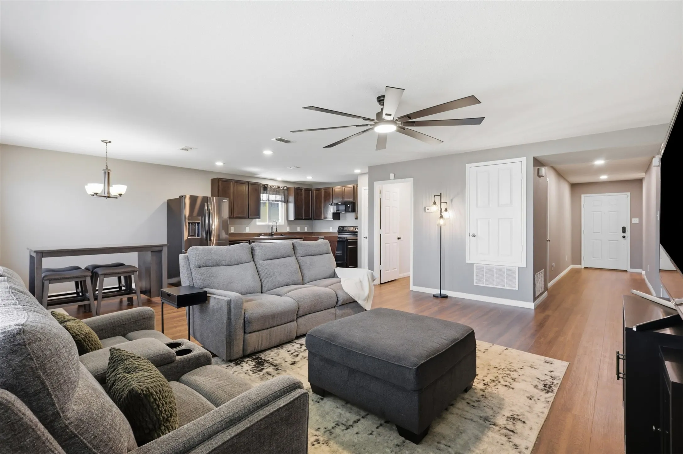 Single Family Residence For Sale in Tarrant County , 5925 Mountain Bluff Drive, Fort Worth, Texas 76179, 3 Bedroom, 2 Bathroom, 2 Garage spaces, 1,470 Sqft, built in 2014, mls#21338322, Real Estate Agent in Fort Worth, Homes For Sale in Tarrant county, Homes For Sale in Fort Worth, Realtor in Fort Worth Texas, Real Estate Brokerage Independent Realty Texas, Luminita Cordes Realtor