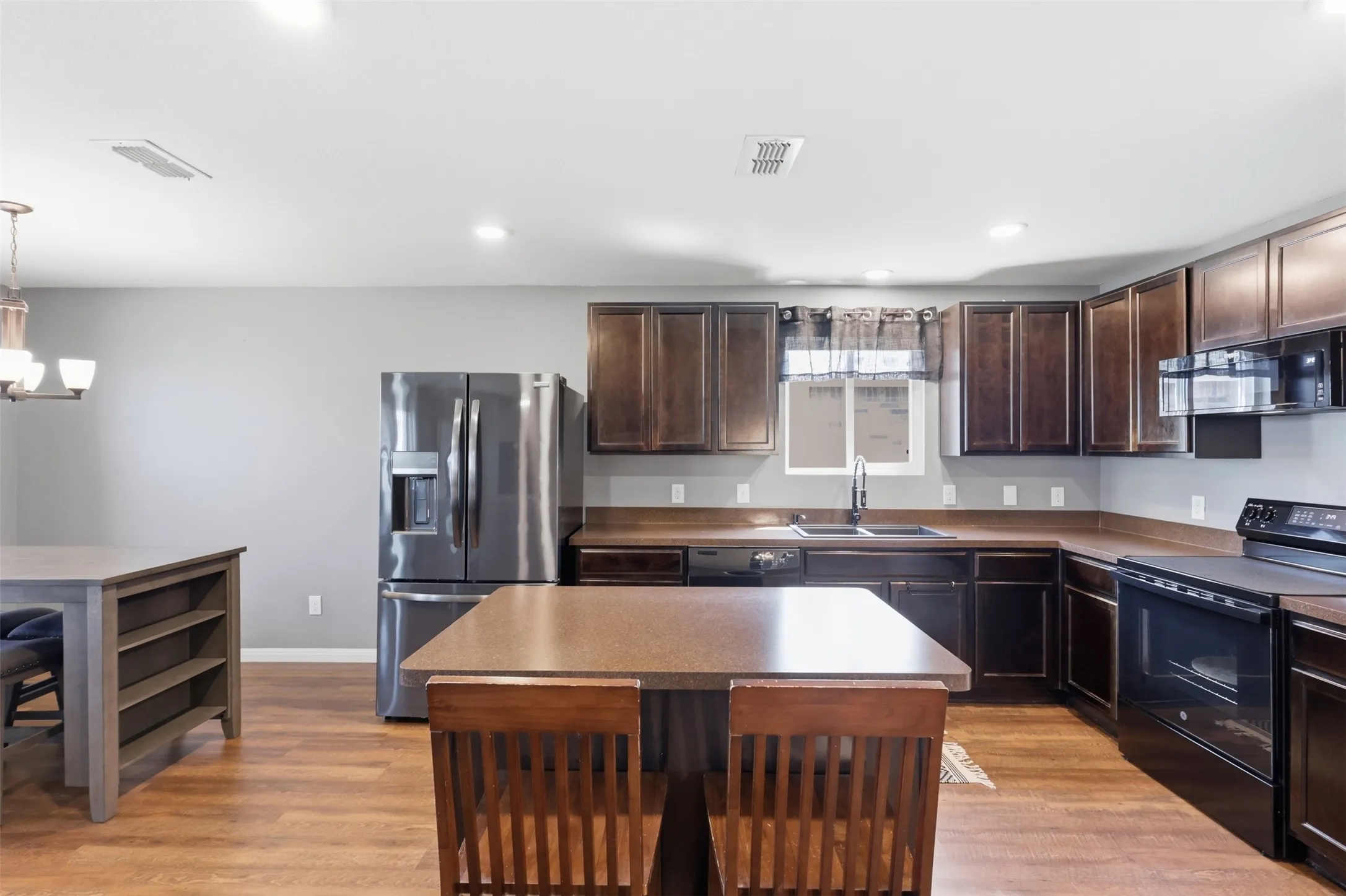 Single Family Residence For Sale in Tarrant County , 5925 Mountain Bluff Drive, Fort Worth, Texas 76179, 3 Bedroom, 2 Bathroom, 2 Garage spaces, 1,470 Sqft, built in 2014, mls#21338322, Real Estate Agent in Fort Worth, Homes For Sale in Tarrant county, Homes For Sale in Fort Worth, Realtor in Fort Worth Texas, Real Estate Brokerage Independent Realty Texas, Luminita Cordes Realtor