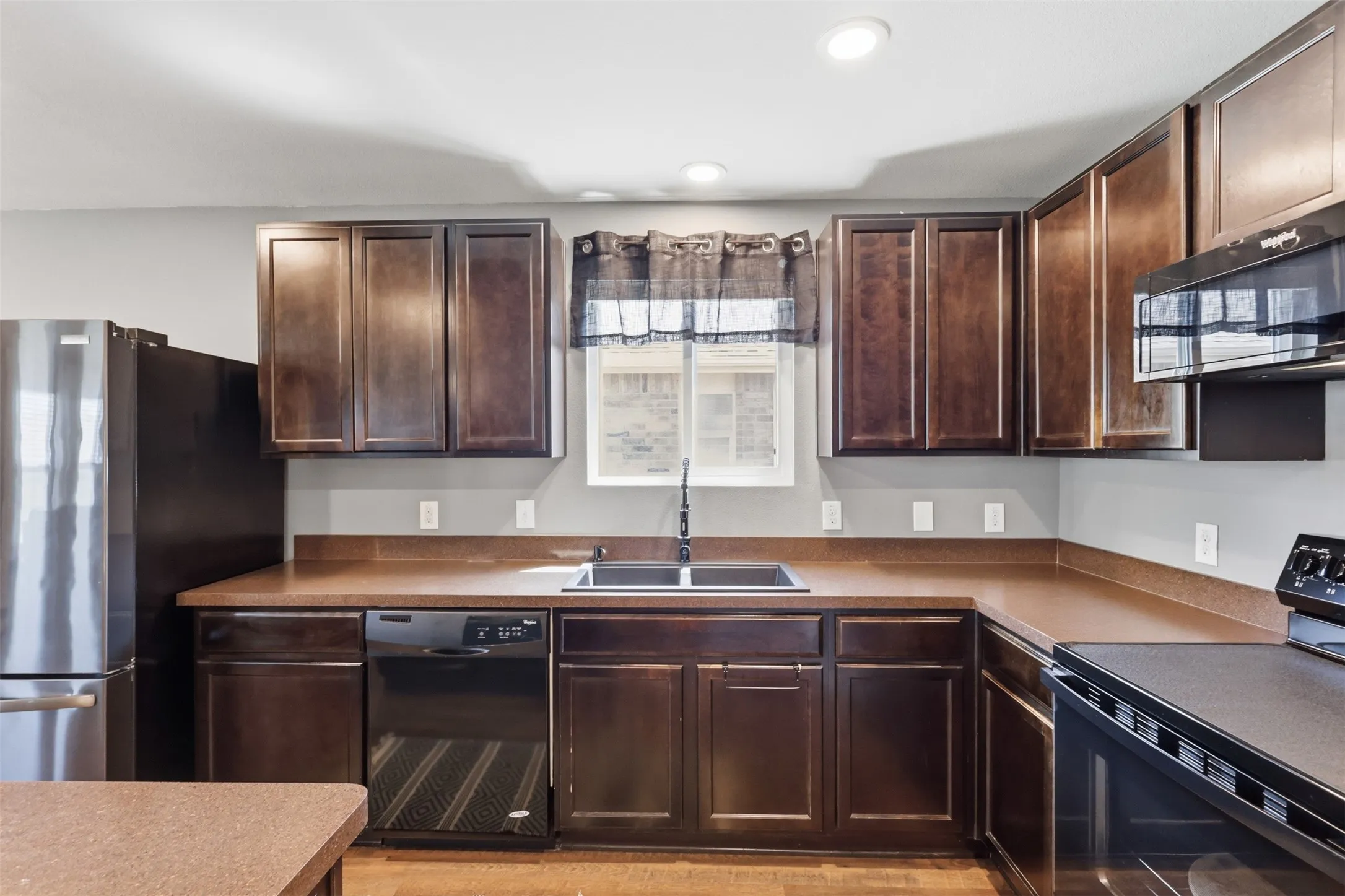 Single Family Residence For Sale in Tarrant County , 5925 Mountain Bluff Drive, Fort Worth, Texas 76179, 3 Bedroom, 2 Bathroom, 2 Garage spaces, 1,470 Sqft, built in 2014, mls#21338322, Real Estate Agent in Fort Worth, Homes For Sale in Tarrant county, Homes For Sale in Fort Worth, Realtor in Fort Worth Texas, Real Estate Brokerage Independent Realty Texas, Luminita Cordes Realtor