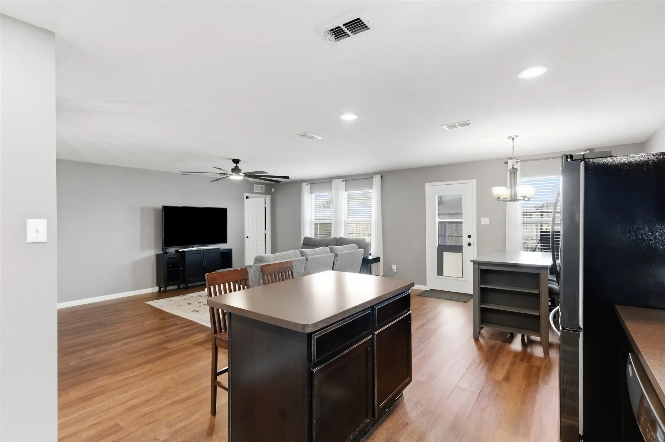 Single Family Residence For Sale in Tarrant County , 5925 Mountain Bluff Drive, Fort Worth, Texas 76179, 3 Bedroom, 2 Bathroom, 2 Garage spaces, 1,470 Sqft, built in 2014, mls#21338322, Real Estate Agent in Fort Worth, Homes For Sale in Tarrant county, Homes For Sale in Fort Worth, Realtor in Fort Worth Texas, Real Estate Brokerage Independent Realty Texas, Luminita Cordes Realtor