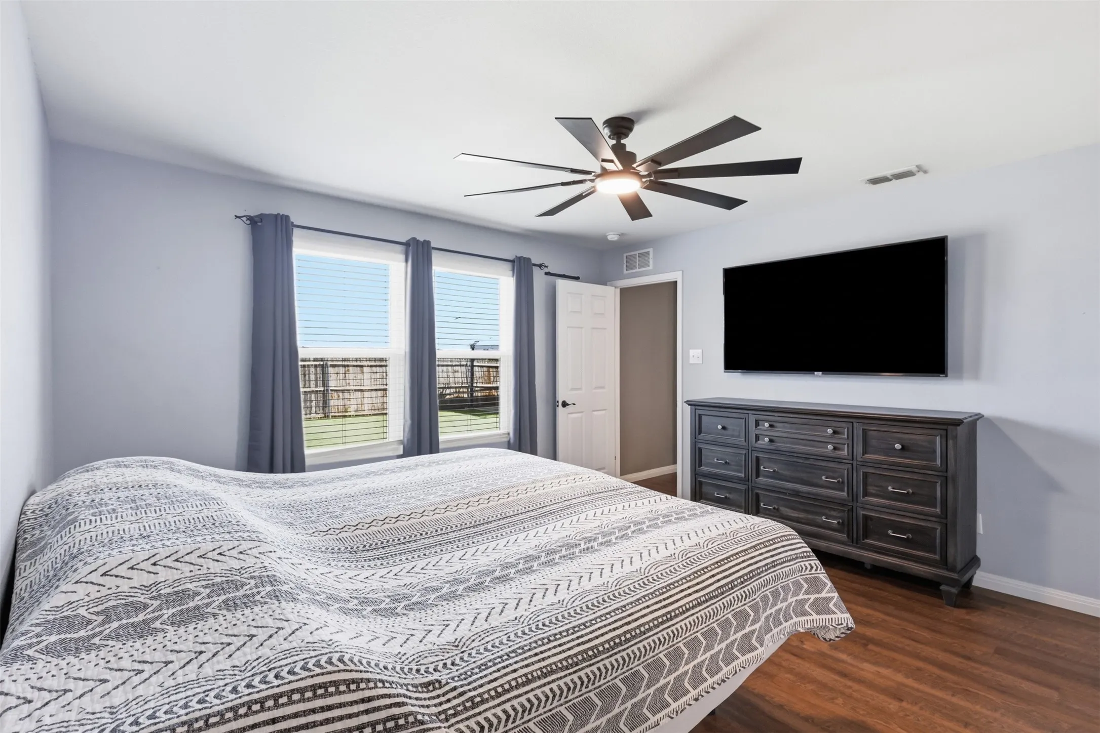 Single Family Residence For Sale in Tarrant County , 5925 Mountain Bluff Drive, Fort Worth, Texas 76179, 3 Bedroom, 2 Bathroom, 2 Garage spaces, 1,470 Sqft, built in 2014, mls#21338322, Real Estate Agent in Fort Worth, Homes For Sale in Tarrant county, Homes For Sale in Fort Worth, Realtor in Fort Worth Texas, Real Estate Brokerage Independent Realty Texas, Luminita Cordes Realtor