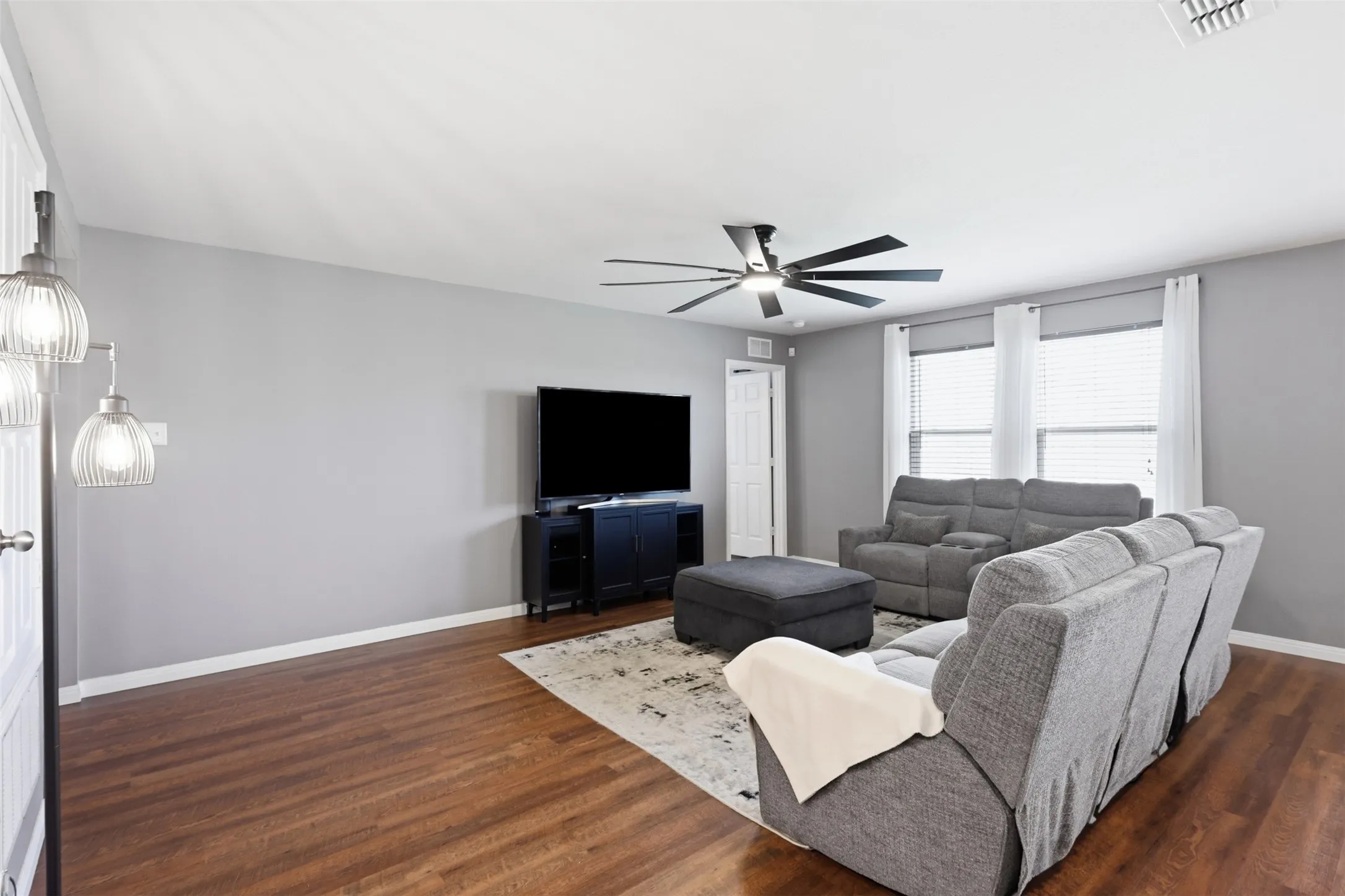 Single Family Residence For Sale in Tarrant County , 5925 Mountain Bluff Drive, Fort Worth, Texas 76179, 3 Bedroom, 2 Bathroom, 2 Garage spaces, 1,470 Sqft, built in 2014, mls#21338322, Real Estate Agent in Fort Worth, Homes For Sale in Tarrant county, Homes For Sale in Fort Worth, Realtor in Fort Worth Texas, Real Estate Brokerage Independent Realty Texas, Luminita Cordes Realtor