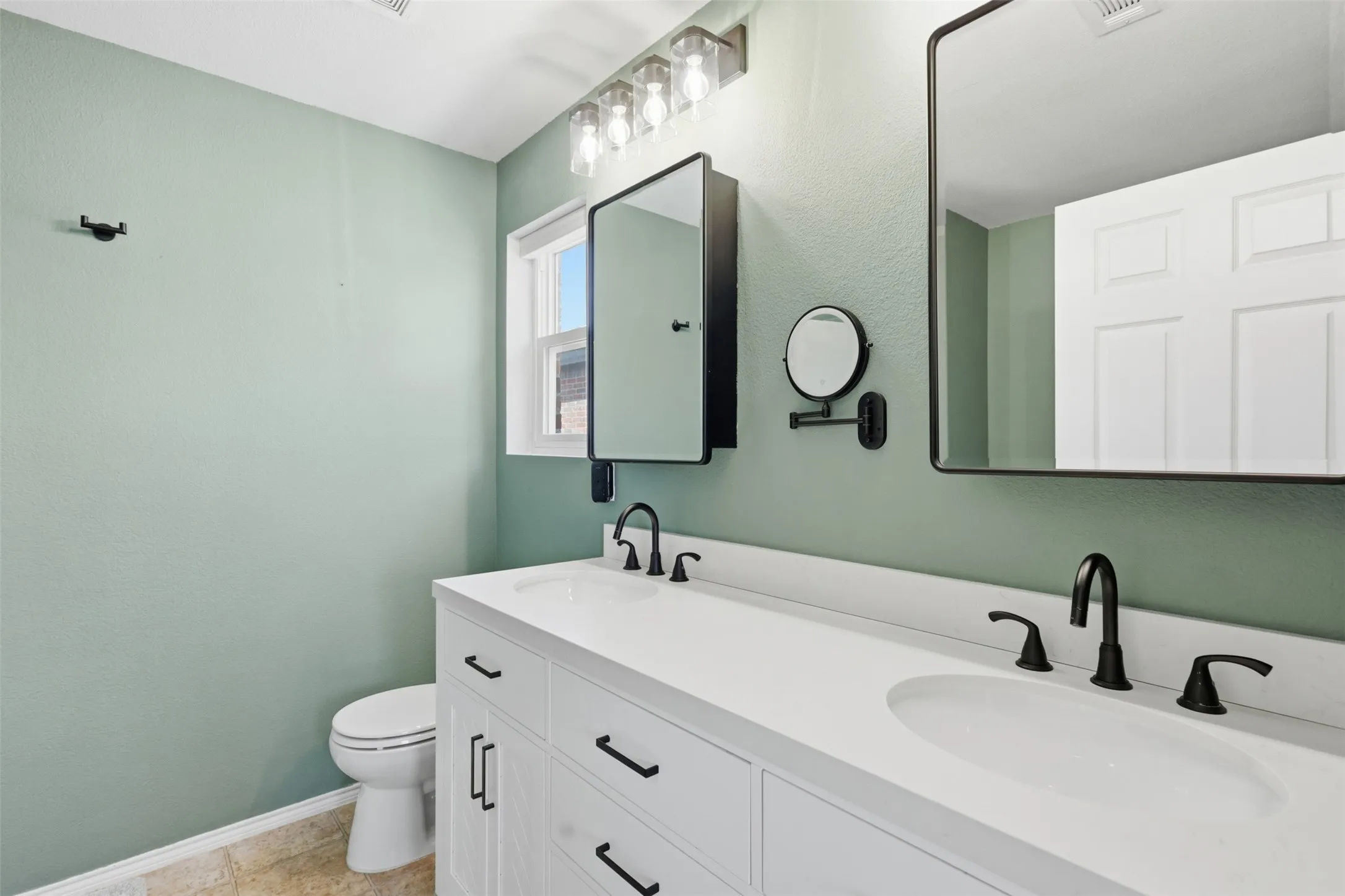 Single Family Residence For Sale in Tarrant County , 5925 Mountain Bluff Drive, Fort Worth, Texas 76179, 3 Bedroom, 2 Bathroom, 2 Garage spaces, 1,470 Sqft, built in 2014, mls#21338322, Real Estate Agent in Fort Worth, Homes For Sale in Tarrant county, Homes For Sale in Fort Worth, Realtor in Fort Worth Texas, Real Estate Brokerage Independent Realty Texas, Luminita Cordes Realtor