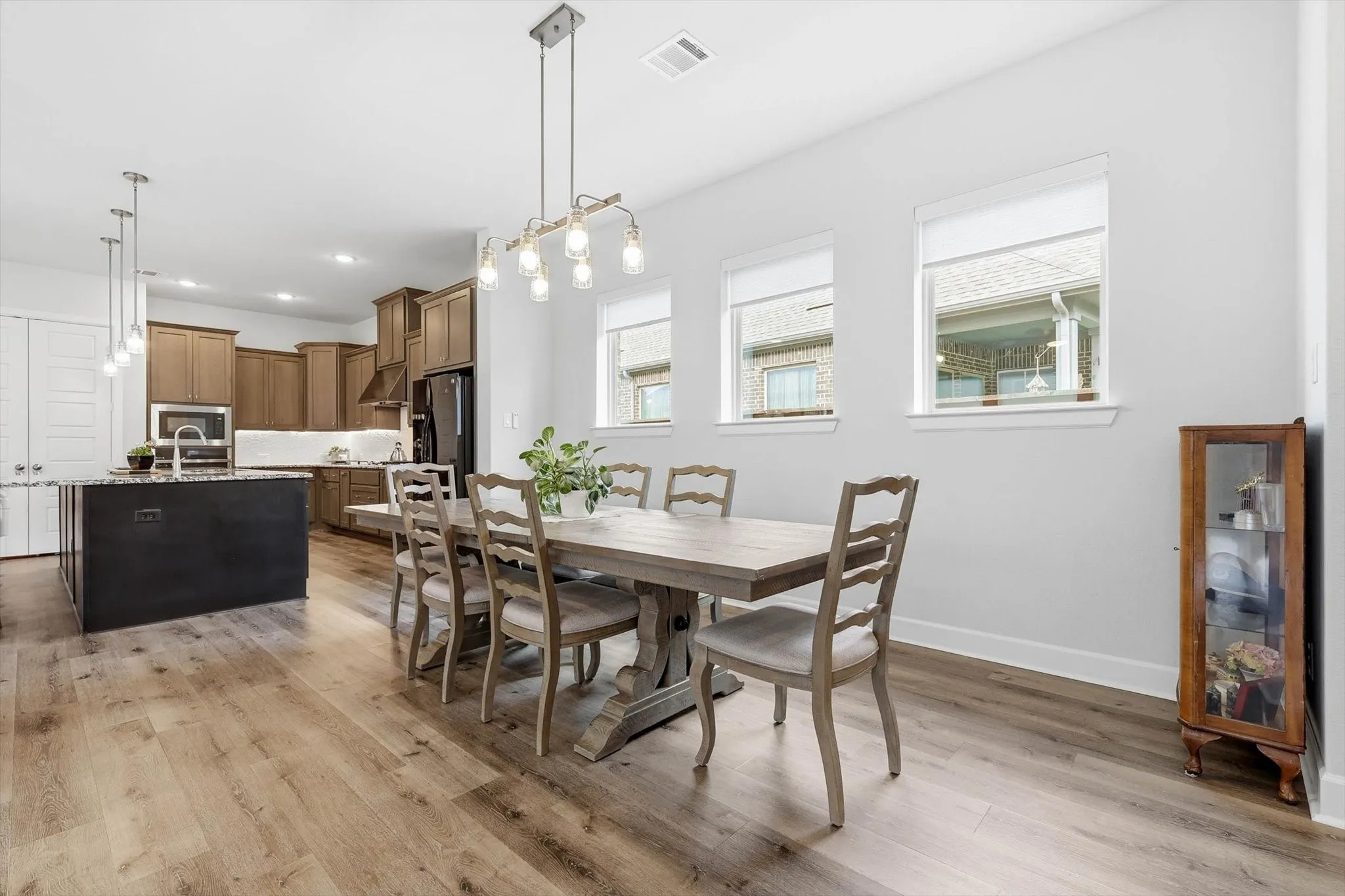 Single Family Residence For Rent in Tarrant County , 4817 Beaver Creek Drive, Arlington, Texas 76005, 2 Bedroom, 2 Bathroom, 2 Garage spaces, 2,264 Sqft, built in 2021, mls#21340584, Real Estate Agent in Arlington, Homes For Rent in Tarrant county, Homes For Rent in Arlington, Realtor in Arlington Texas, Real Estate Brokerage Independent Realty Texas, Luminita Cordes Realtor