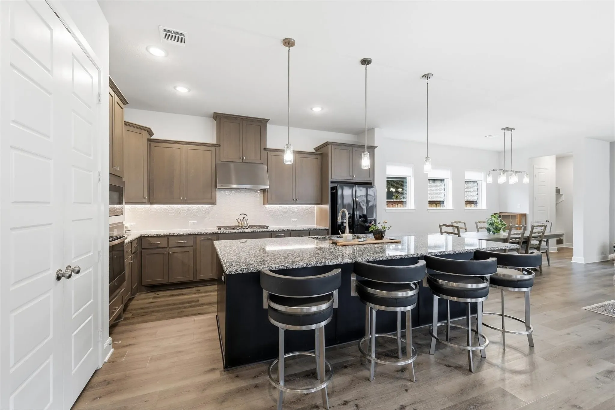 Single Family Residence For Rent in Tarrant County , 4817 Beaver Creek Drive, Arlington, Texas 76005, 2 Bedroom, 2 Bathroom, 2 Garage spaces, 2,264 Sqft, built in 2021, mls#21340584, Real Estate Agent in Arlington, Homes For Rent in Tarrant county, Homes For Rent in Arlington, Realtor in Arlington Texas, Real Estate Brokerage Independent Realty Texas, Luminita Cordes Realtor