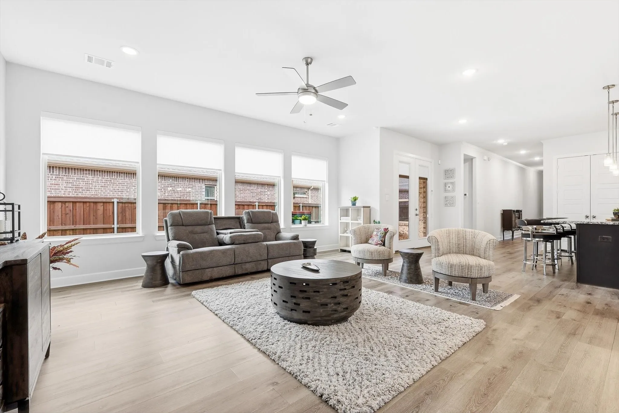 Single Family Residence For Rent in Tarrant County , 4817 Beaver Creek Drive, Arlington, Texas 76005, 2 Bedroom, 2 Bathroom, 2 Garage spaces, 2,264 Sqft, built in 2021, mls#21340584, Real Estate Agent in Arlington, Homes For Rent in Tarrant county, Homes For Rent in Arlington, Realtor in Arlington Texas, Real Estate Brokerage Independent Realty Texas, Luminita Cordes Realtor