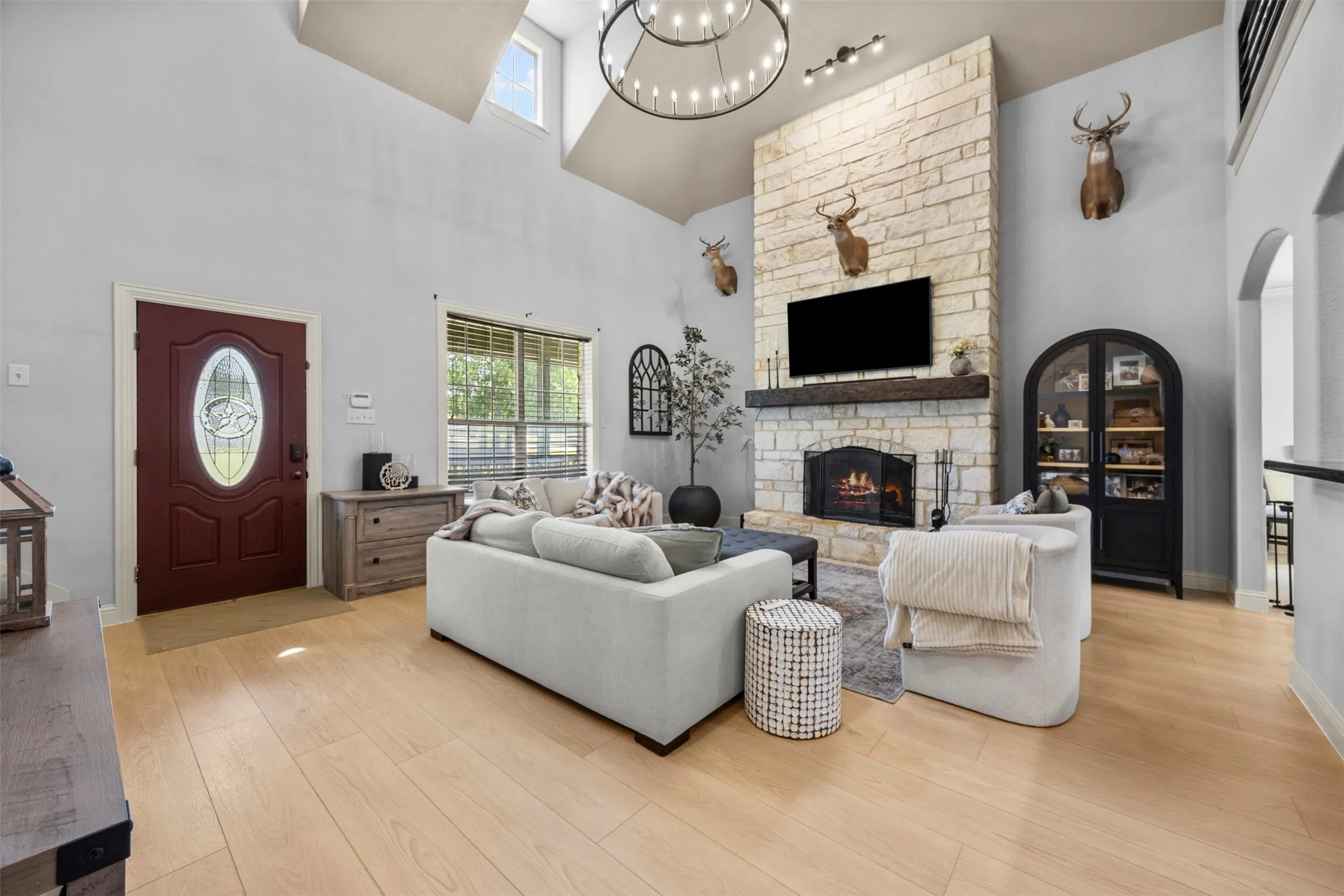 Single Family Residence For Sale in Johnson County , 3175 Collins Road, Burleson, Texas 76028, 6 Bedroom, 4 Bathroom, 4 Garage spaces, 5,200 Sqft, built in 2008, mls#21340895, Real Estate Agent in Burleson, Homes For Sale in Johnson county, Homes For Sale in Burleson, Realtor in Burleson Texas, Real Estate Brokerage Independent Realty Texas, Luminita Cordes Realtor