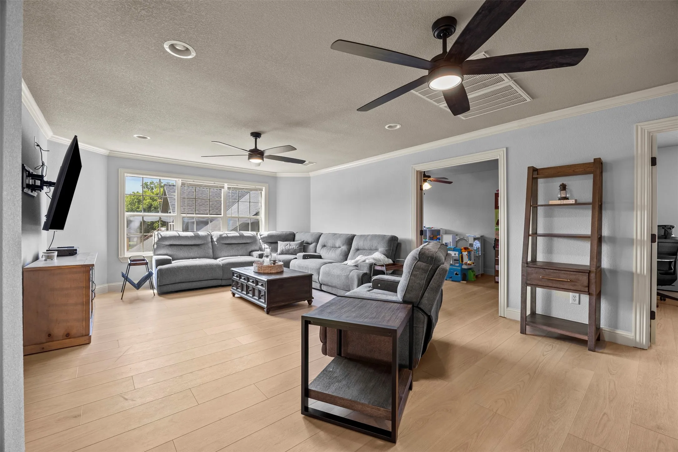 Single Family Residence For Sale in Johnson County , 3175 Collins Road, Burleson, Texas 76028, 6 Bedroom, 4 Bathroom, 4 Garage spaces, 5,200 Sqft, built in 2008, mls#21340895, Real Estate Agent in Burleson, Homes For Sale in Johnson county, Homes For Sale in Burleson, Realtor in Burleson Texas, Real Estate Brokerage Independent Realty Texas, Luminita Cordes Realtor