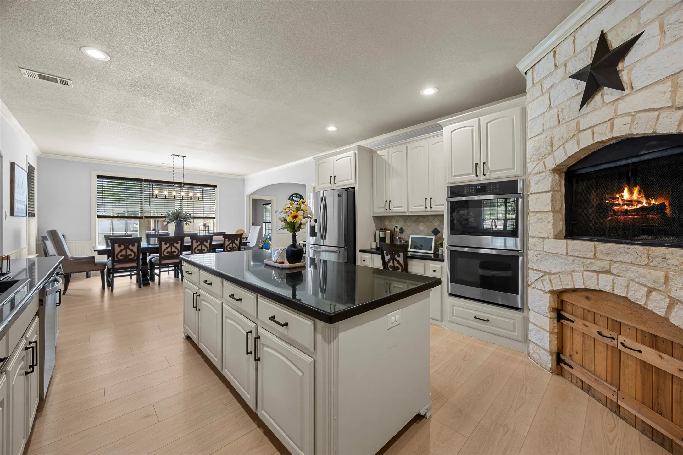 Single Family Residence For Sale in Johnson County , 3175 Collins Road, Burleson, Texas 76028, 6 Bedroom, 4 Bathroom, 4 Garage spaces, 5,200 Sqft, built in 2008, mls#21340895, Real Estate Agent in Burleson, Homes For Sale in Johnson county, Homes For Sale in Burleson, Realtor in Burleson Texas, Real Estate Brokerage Independent Realty Texas, Luminita Cordes Realtor