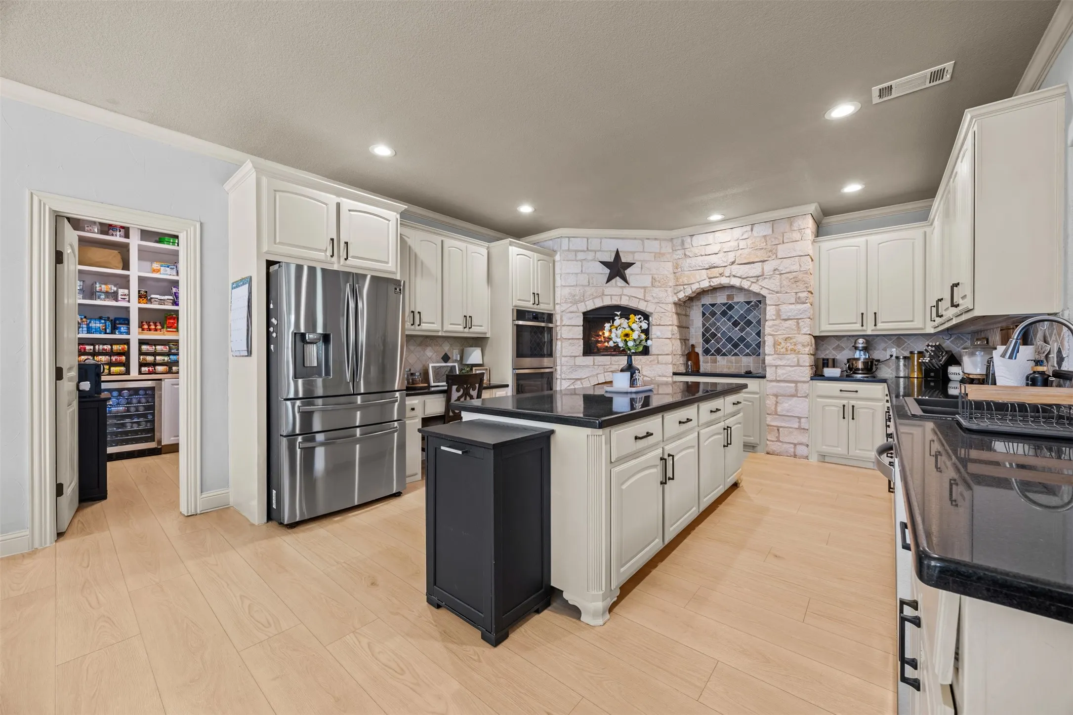 Single Family Residence For Sale in Johnson County , 3175 Collins Road, Burleson, Texas 76028, 6 Bedroom, 4 Bathroom, 4 Garage spaces, 5,200 Sqft, built in 2008, mls#21340895, Real Estate Agent in Burleson, Homes For Sale in Johnson county, Homes For Sale in Burleson, Realtor in Burleson Texas, Real Estate Brokerage Independent Realty Texas, Luminita Cordes Realtor