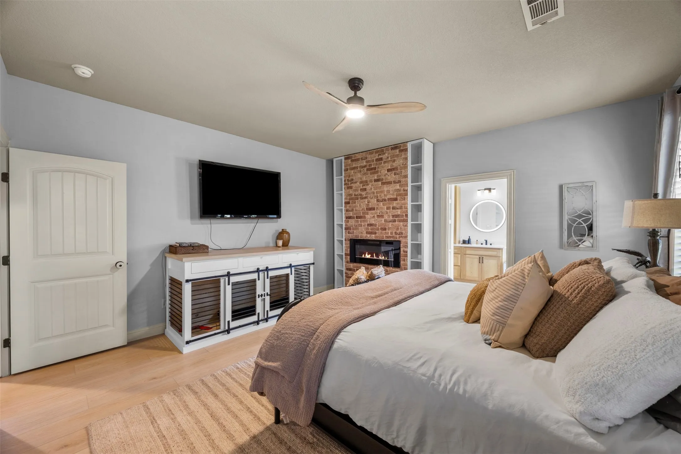 Single Family Residence For Sale in Johnson County , 3175 Collins Road, Burleson, Texas 76028, 6 Bedroom, 4 Bathroom, 4 Garage spaces, 5,200 Sqft, built in 2008, mls#21340895, Real Estate Agent in Burleson, Homes For Sale in Johnson county, Homes For Sale in Burleson, Realtor in Burleson Texas, Real Estate Brokerage Independent Realty Texas, Luminita Cordes Realtor
