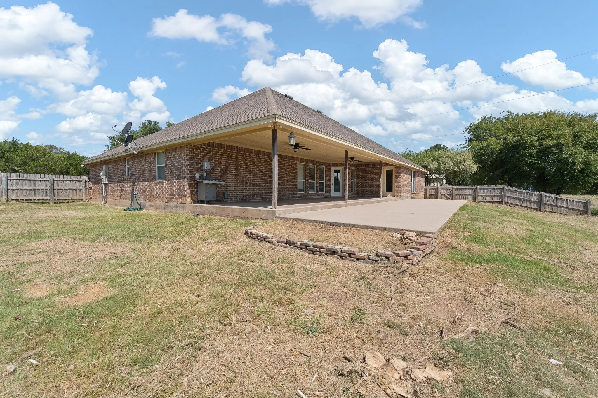 Farm For Sale in Parker County , 2980 Fm 920, Weatherford, Texas 76088, 3 Bedroom, 2 Bathroom, 2 Garage spaces, 2,434 Sqft, built in 2003, mls#21340310, Real Estate Agent in Weatherford, Homes For Sale in Parker county, Homes For Sale in Weatherford, Realtor in Weatherford Texas, Real Estate Brokerage Independent Realty Texas, Luminita Cordes Realtor