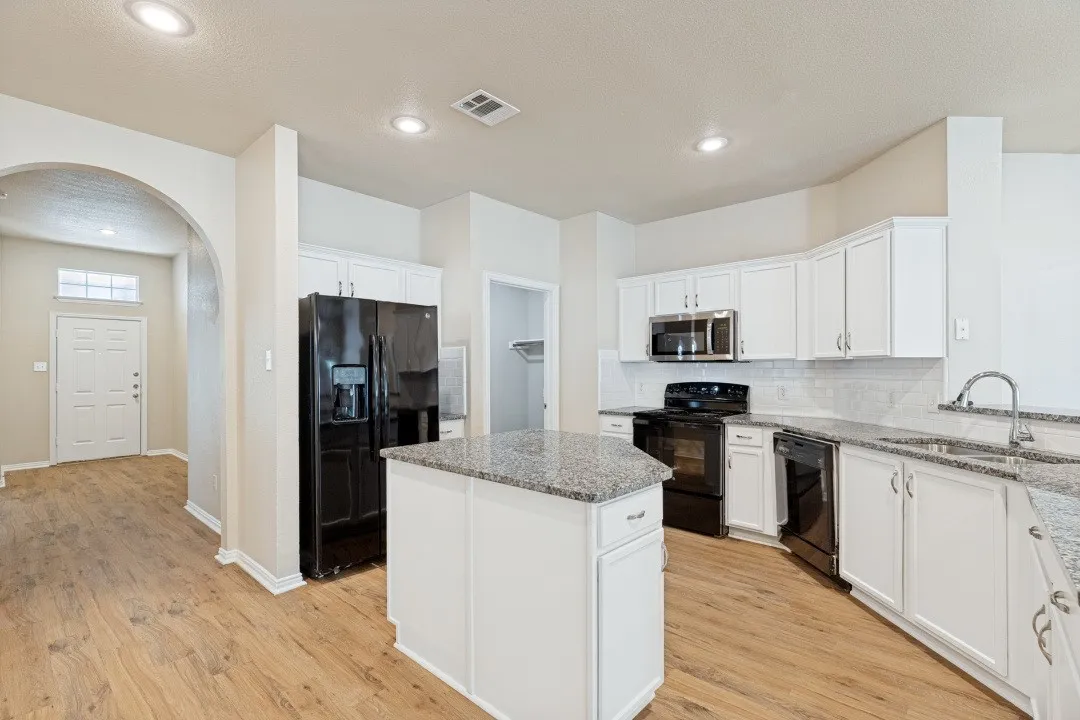 Single Family Residence For Sale in Denton County , 1504 Oakcrest Drive, Providence Village, Texas 76227, 4 Bedroom, 2 Bathroom, 2 Garage spaces, 1,810 Sqft, built in 2004, mls#21340834, Real Estate Agent in Providence Village, Homes For Sale in Denton county, Homes For Sale in Providence Village, Realtor in Providence Village Texas, Real Estate Brokerage Independent Realty Texas, Luminita Cordes Realtor