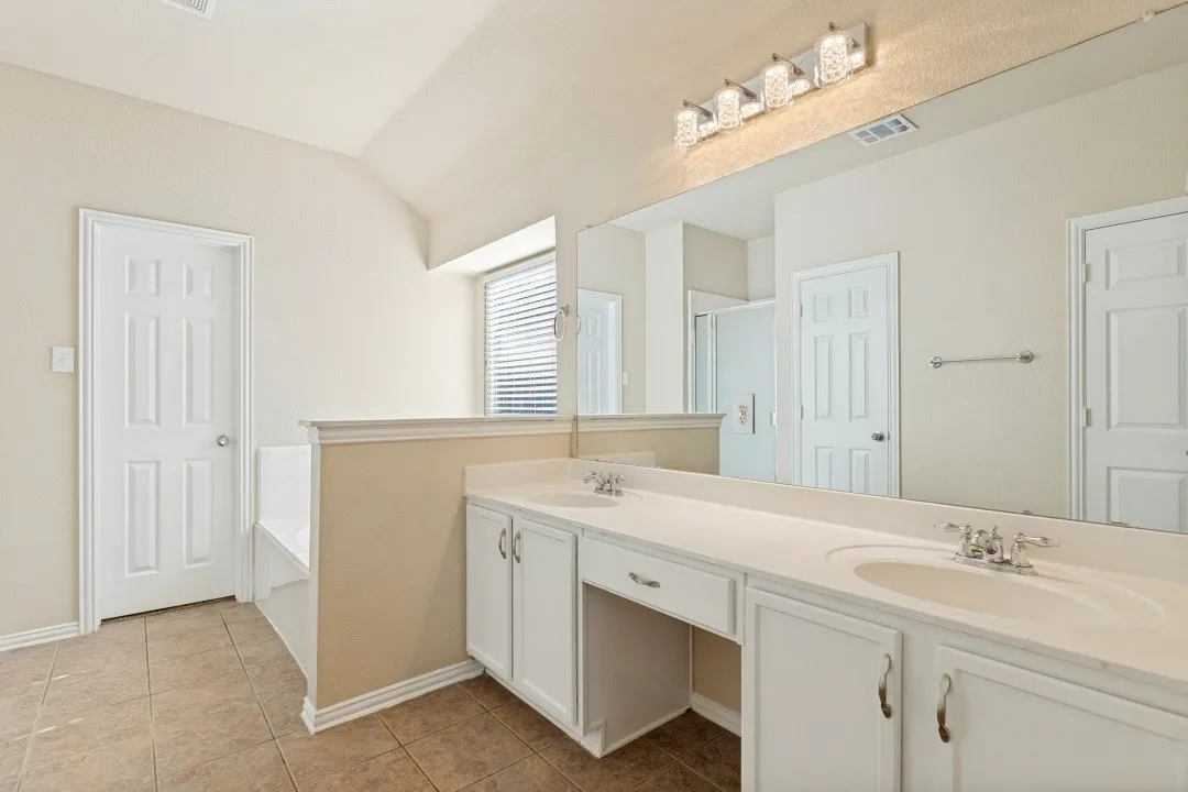 Single Family Residence For Sale in Denton County , 1504 Oakcrest Drive, Providence Village, Texas 76227, 4 Bedroom, 2 Bathroom, 2 Garage spaces, 1,810 Sqft, built in 2004, mls#21340834, Real Estate Agent in Providence Village, Homes For Sale in Denton county, Homes For Sale in Providence Village, Realtor in Providence Village Texas, Real Estate Brokerage Independent Realty Texas, Luminita Cordes Realtor
