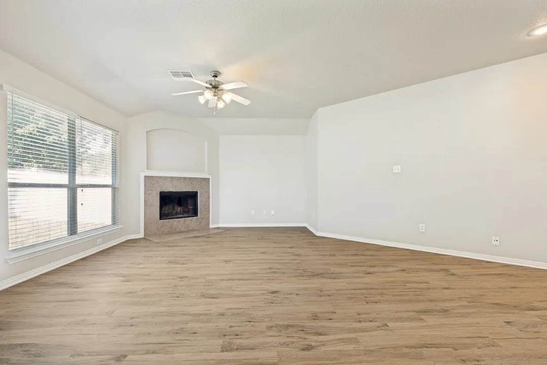 Single Family Residence For Sale in Denton County , 1504 Oakcrest Drive, Providence Village, Texas 76227, 4 Bedroom, 2 Bathroom, 2 Garage spaces, 1,810 Sqft, built in 2004, mls#21340834, Real Estate Agent in Providence Village, Homes For Sale in Denton county, Homes For Sale in Providence Village, Realtor in Providence Village Texas, Real Estate Brokerage Independent Realty Texas, Luminita Cordes Realtor