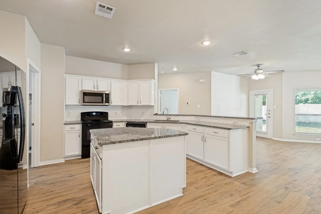 Single Family Residence For Sale in Denton County , 1504 Oakcrest Drive, Providence Village, Texas 76227, 4 Bedroom, 2 Bathroom, 2 Garage spaces, 1,810 Sqft, built in 2004, mls#21340834, Real Estate Agent in Providence Village, Homes For Sale in Denton county, Homes For Sale in Providence Village, Realtor in Providence Village Texas, Real Estate Brokerage Independent Realty Texas, Luminita Cordes Realtor