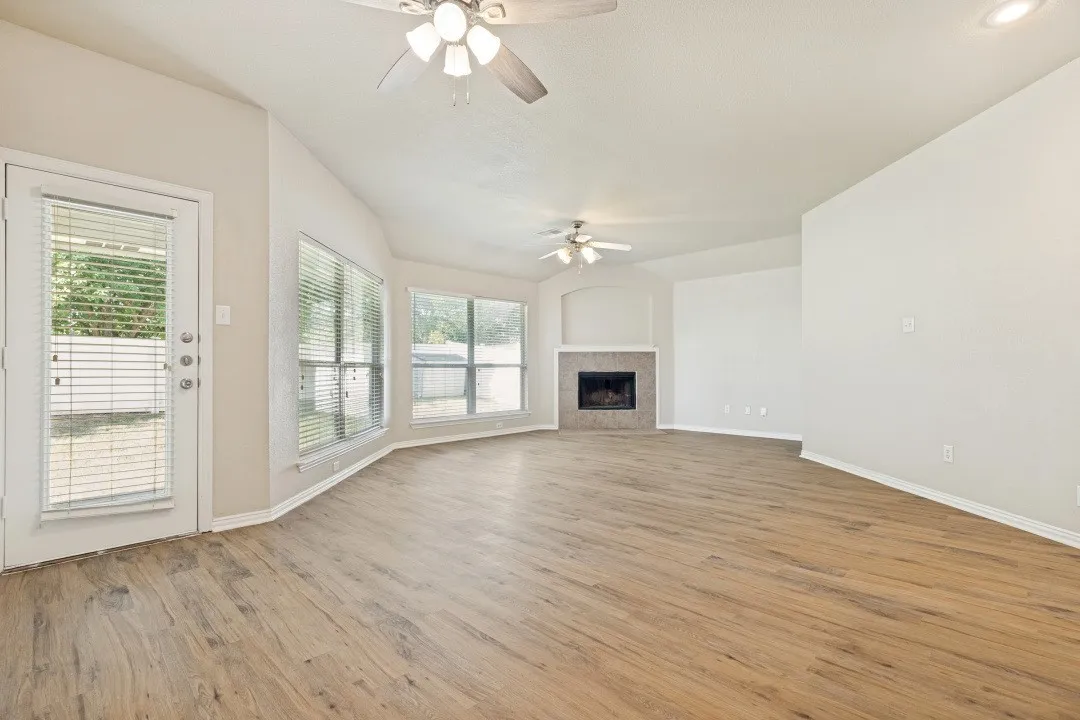 Single Family Residence For Sale in Denton County , 1504 Oakcrest Drive, Providence Village, Texas 76227, 4 Bedroom, 2 Bathroom, 2 Garage spaces, 1,810 Sqft, built in 2004, mls#21340834, Real Estate Agent in Providence Village, Homes For Sale in Denton county, Homes For Sale in Providence Village, Realtor in Providence Village Texas, Real Estate Brokerage Independent Realty Texas, Luminita Cordes Realtor