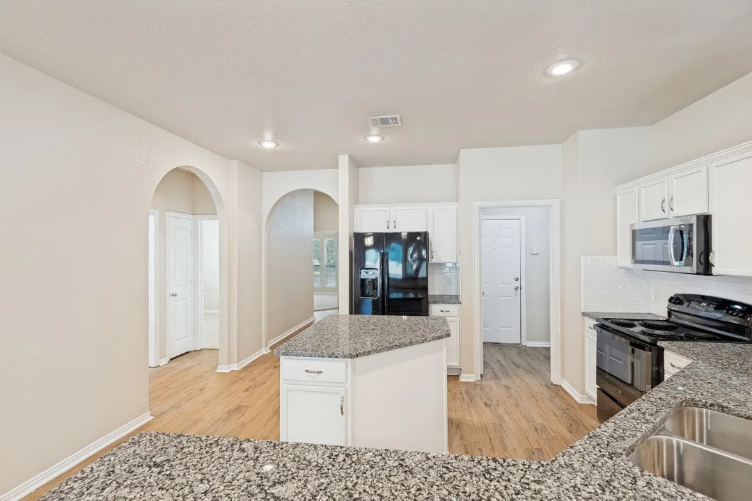Single Family Residence For Sale in Denton County , 1504 Oakcrest Drive, Providence Village, Texas 76227, 4 Bedroom, 2 Bathroom, 2 Garage spaces, 1,810 Sqft, built in 2004, mls#21340834, Real Estate Agent in Providence Village, Homes For Sale in Denton county, Homes For Sale in Providence Village, Realtor in Providence Village Texas, Real Estate Brokerage Independent Realty Texas, Luminita Cordes Realtor