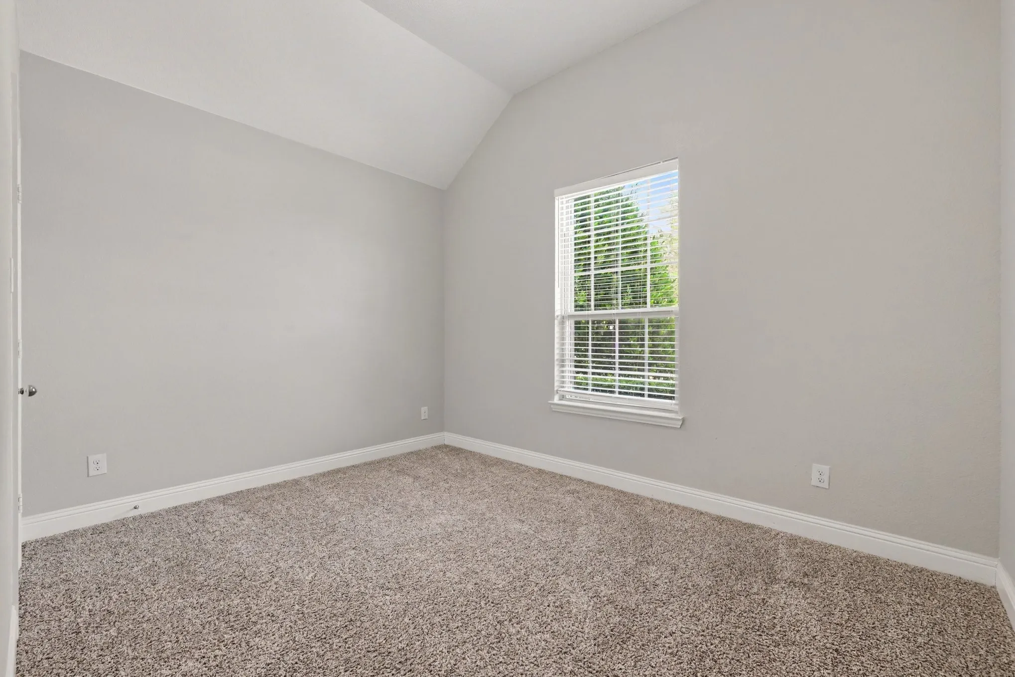Single Family Residence For Sale in Denton County , 740 Field Crossing, Little Elm, Texas 76227, 4 Bedroom, 3 Bathroom, 2 Garage spaces, 2,786 Sqft, built in 2016, mls#21316729, Real Estate Agent in Little Elm, Homes For Sale in Denton county, Homes For Sale in Little Elm, Realtor in Little Elm Texas, Real Estate Brokerage Independent Realty Texas, Luminita Cordes Realtor
