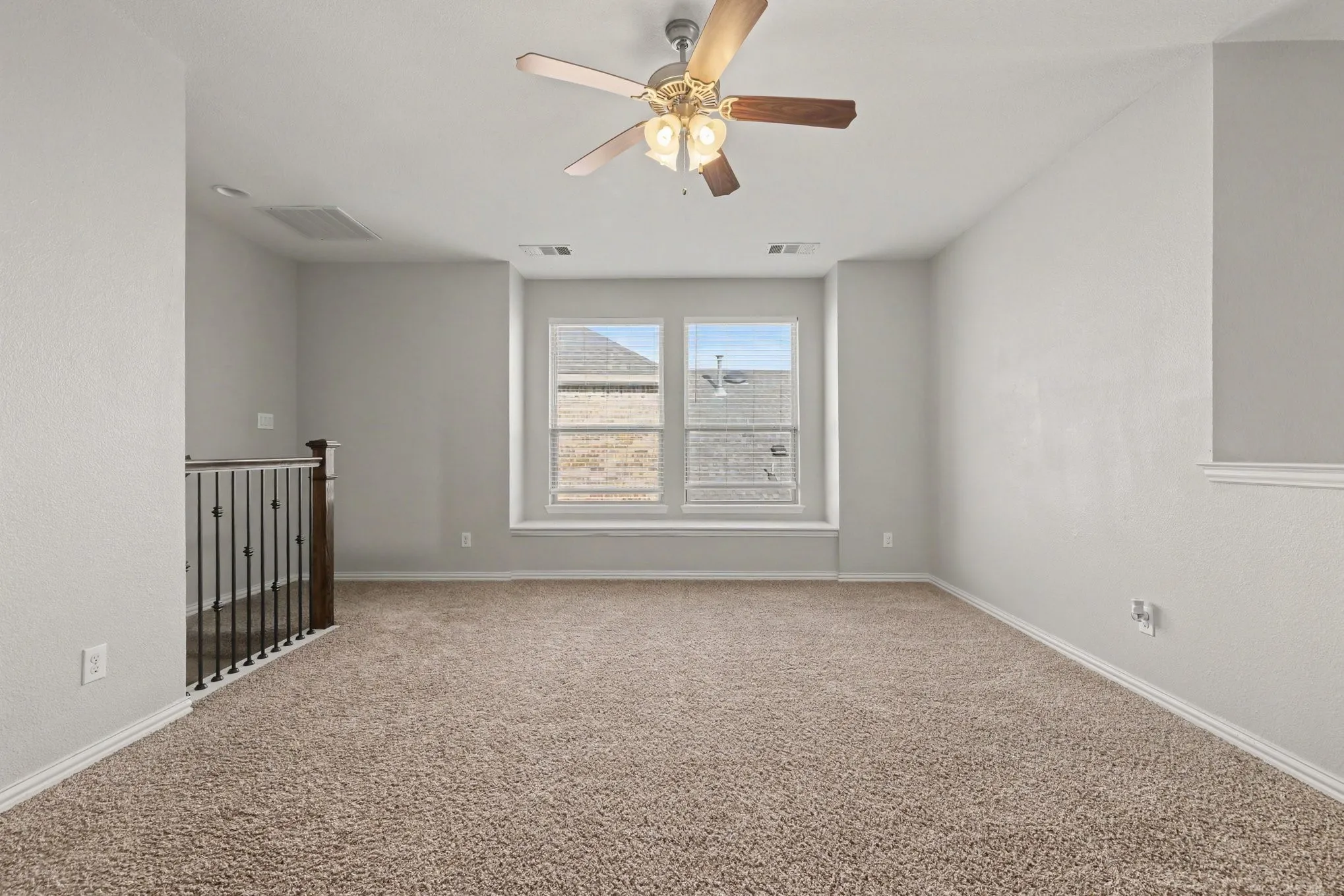 Single Family Residence For Sale in Denton County , 740 Field Crossing, Little Elm, Texas 76227, 4 Bedroom, 3 Bathroom, 2 Garage spaces, 2,786 Sqft, built in 2016, mls#21316729, Real Estate Agent in Little Elm, Homes For Sale in Denton county, Homes For Sale in Little Elm, Realtor in Little Elm Texas, Real Estate Brokerage Independent Realty Texas, Luminita Cordes Realtor