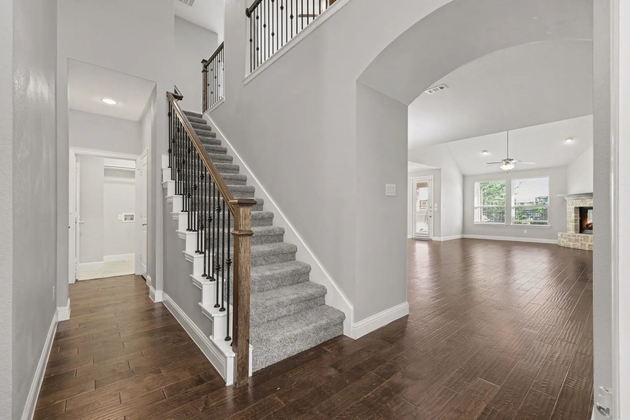 Single Family Residence For Sale in Denton County , 740 Field Crossing, Little Elm, Texas 76227, 4 Bedroom, 3 Bathroom, 2 Garage spaces, 2,786 Sqft, built in 2016, mls#21316729, Real Estate Agent in Little Elm, Homes For Sale in Denton county, Homes For Sale in Little Elm, Realtor in Little Elm Texas, Real Estate Brokerage Independent Realty Texas, Luminita Cordes Realtor