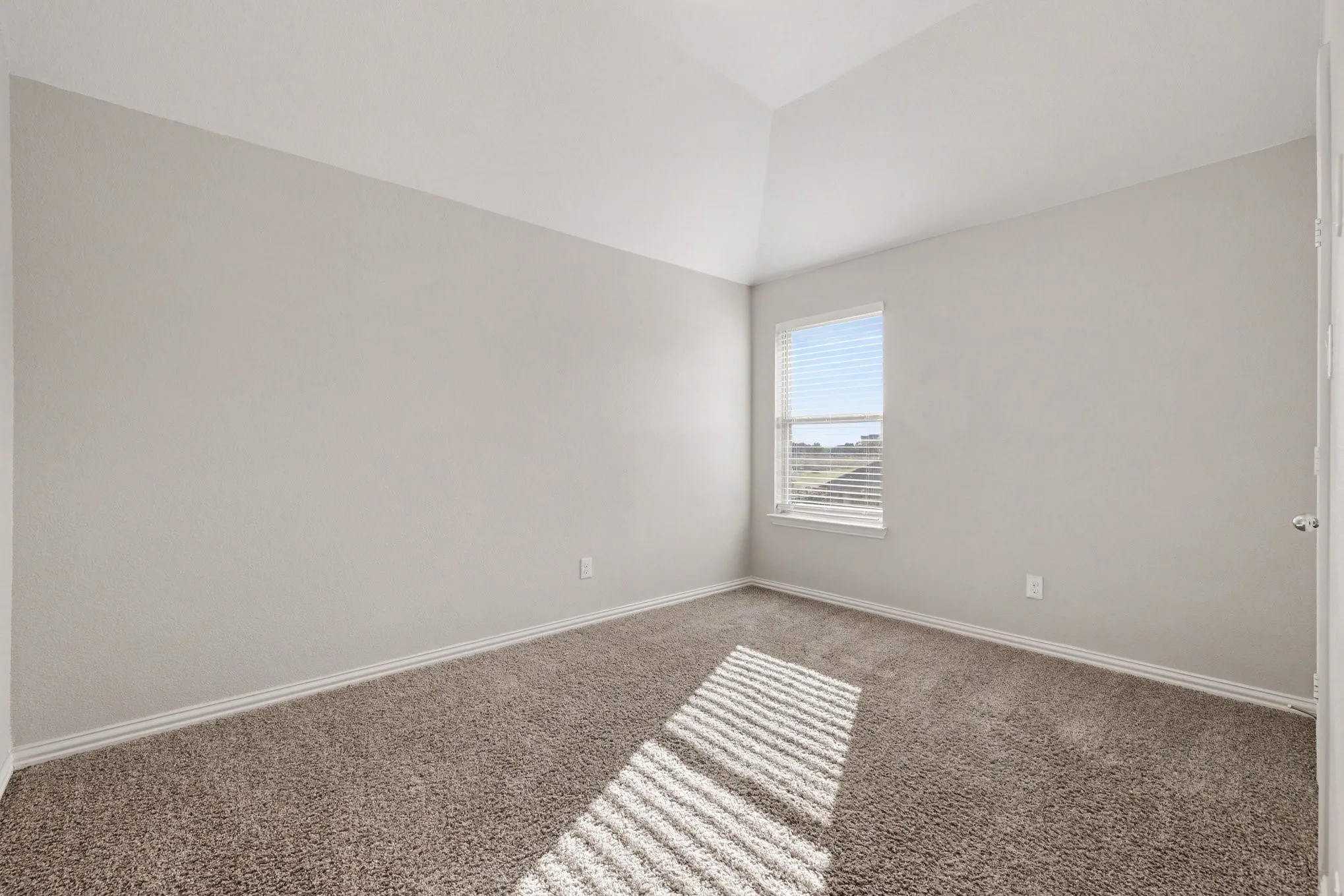 Single Family Residence For Sale in Denton County , 740 Field Crossing, Little Elm, Texas 76227, 4 Bedroom, 3 Bathroom, 2 Garage spaces, 2,786 Sqft, built in 2016, mls#21316729, Real Estate Agent in Little Elm, Homes For Sale in Denton county, Homes For Sale in Little Elm, Realtor in Little Elm Texas, Real Estate Brokerage Independent Realty Texas, Luminita Cordes Realtor