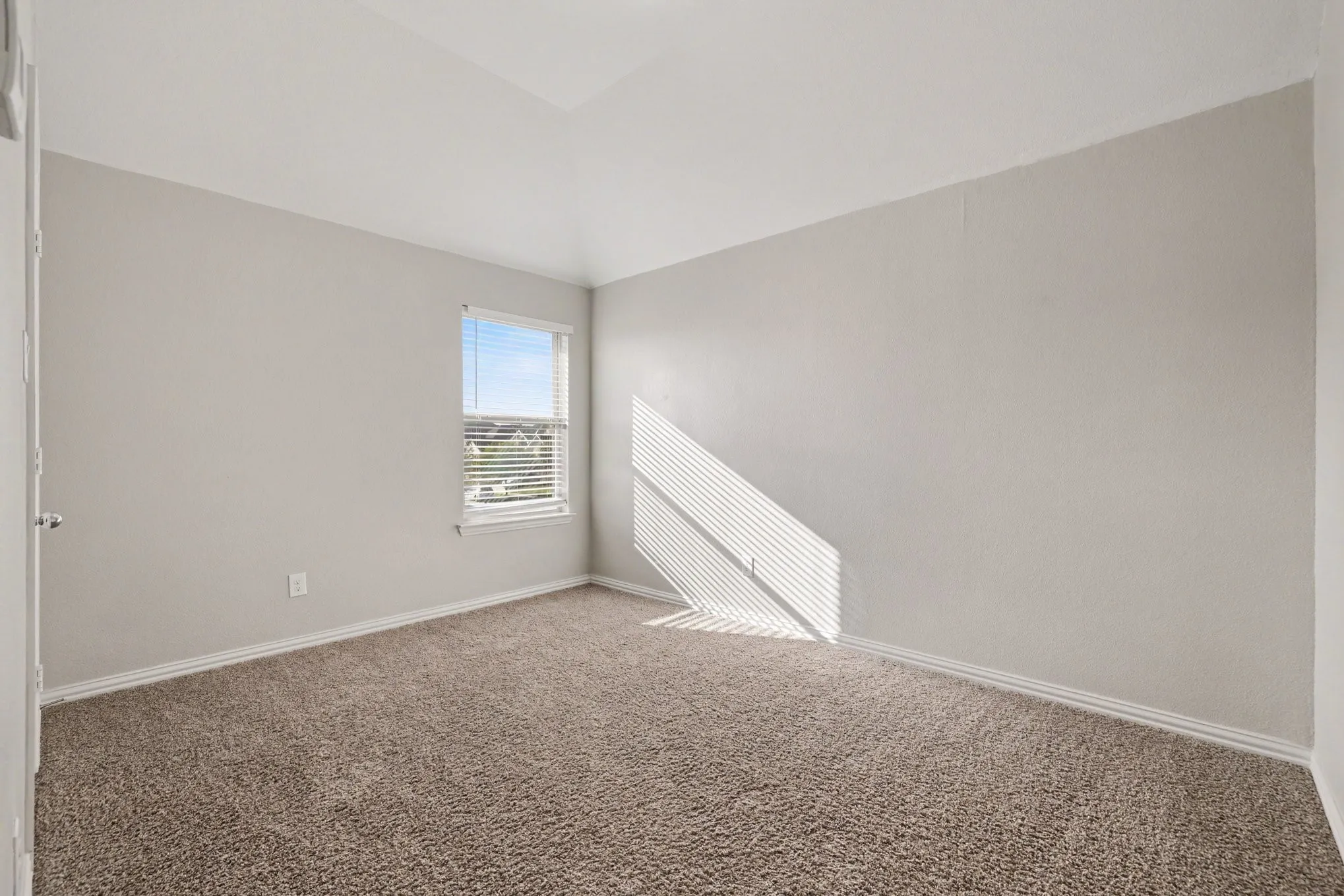 Single Family Residence For Sale in Denton County , 740 Field Crossing, Little Elm, Texas 76227, 4 Bedroom, 3 Bathroom, 2 Garage spaces, 2,786 Sqft, built in 2016, mls#21316729, Real Estate Agent in Little Elm, Homes For Sale in Denton county, Homes For Sale in Little Elm, Realtor in Little Elm Texas, Real Estate Brokerage Independent Realty Texas, Luminita Cordes Realtor