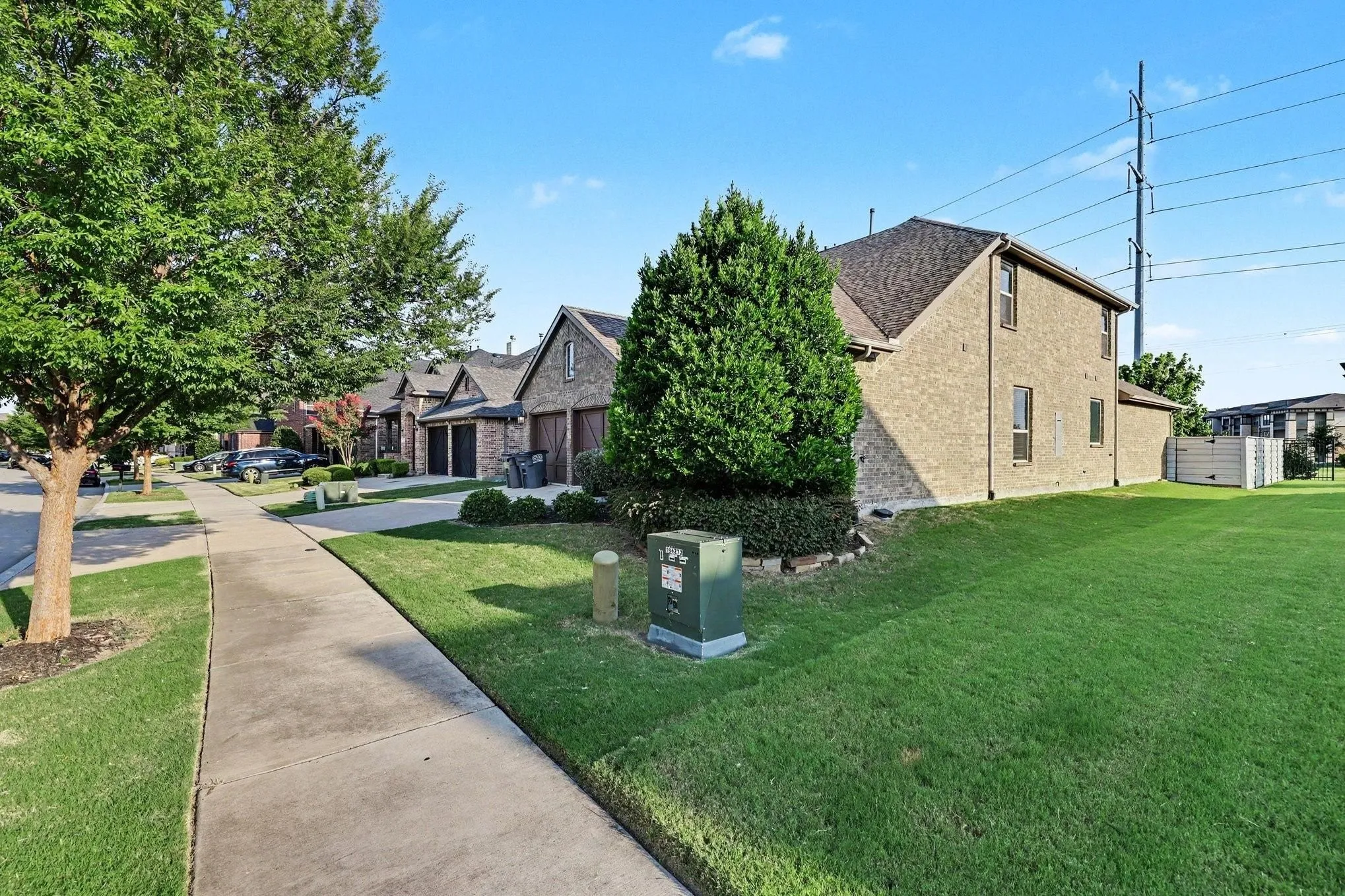 Single Family Residence For Sale in Denton County , 740 Field Crossing, Little Elm, Texas 76227, 4 Bedroom, 3 Bathroom, 2 Garage spaces, 2,786 Sqft, built in 2016, mls#21316729, Real Estate Agent in Little Elm, Homes For Sale in Denton county, Homes For Sale in Little Elm, Realtor in Little Elm Texas, Real Estate Brokerage Independent Realty Texas, Luminita Cordes Realtor