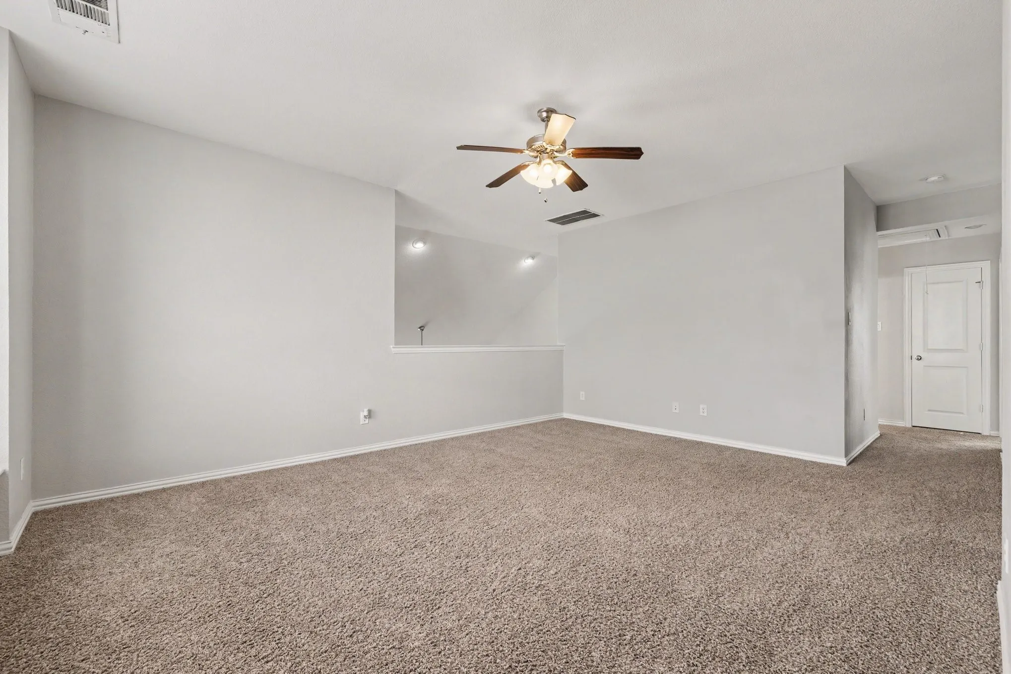Single Family Residence For Sale in Denton County , 740 Field Crossing, Little Elm, Texas 76227, 4 Bedroom, 3 Bathroom, 2 Garage spaces, 2,786 Sqft, built in 2016, mls#21316729, Real Estate Agent in Little Elm, Homes For Sale in Denton county, Homes For Sale in Little Elm, Realtor in Little Elm Texas, Real Estate Brokerage Independent Realty Texas, Luminita Cordes Realtor