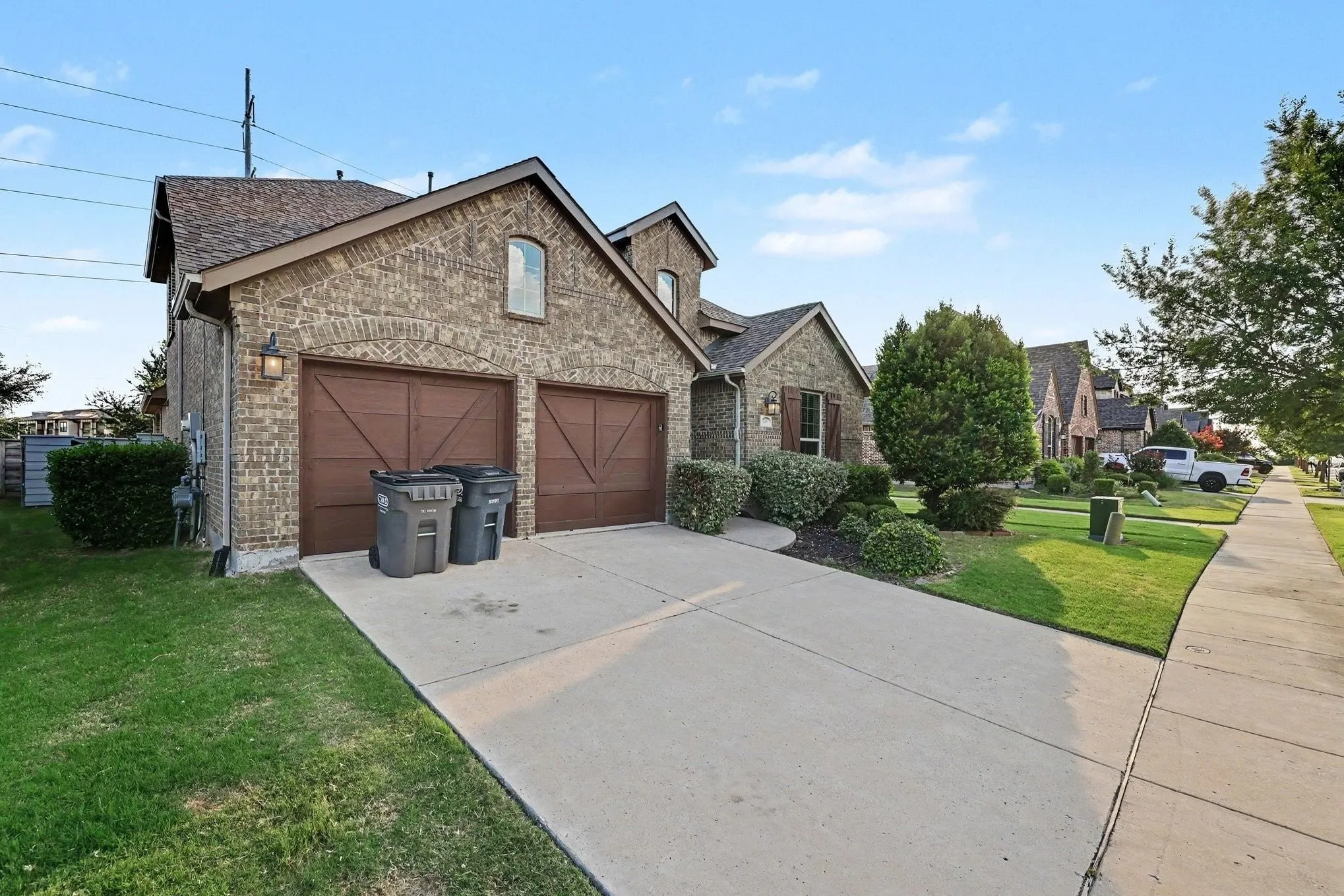 Single Family Residence For Sale in Denton County , 740 Field Crossing, Little Elm, Texas 76227, 4 Bedroom, 3 Bathroom, 2 Garage spaces, 2,786 Sqft, built in 2016, mls#21316729, Real Estate Agent in Little Elm, Homes For Sale in Denton county, Homes For Sale in Little Elm, Realtor in Little Elm Texas, Real Estate Brokerage Independent Realty Texas, Luminita Cordes Realtor