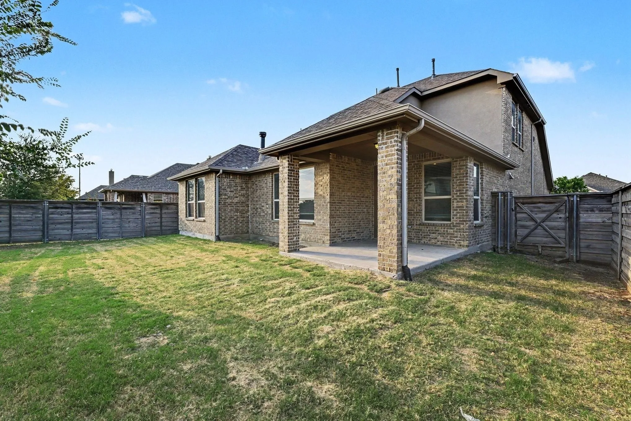 Single Family Residence For Sale in Denton County , 740 Field Crossing, Little Elm, Texas 76227, 4 Bedroom, 3 Bathroom, 2 Garage spaces, 2,786 Sqft, built in 2016, mls#21316729, Real Estate Agent in Little Elm, Homes For Sale in Denton county, Homes For Sale in Little Elm, Realtor in Little Elm Texas, Real Estate Brokerage Independent Realty Texas, Luminita Cordes Realtor