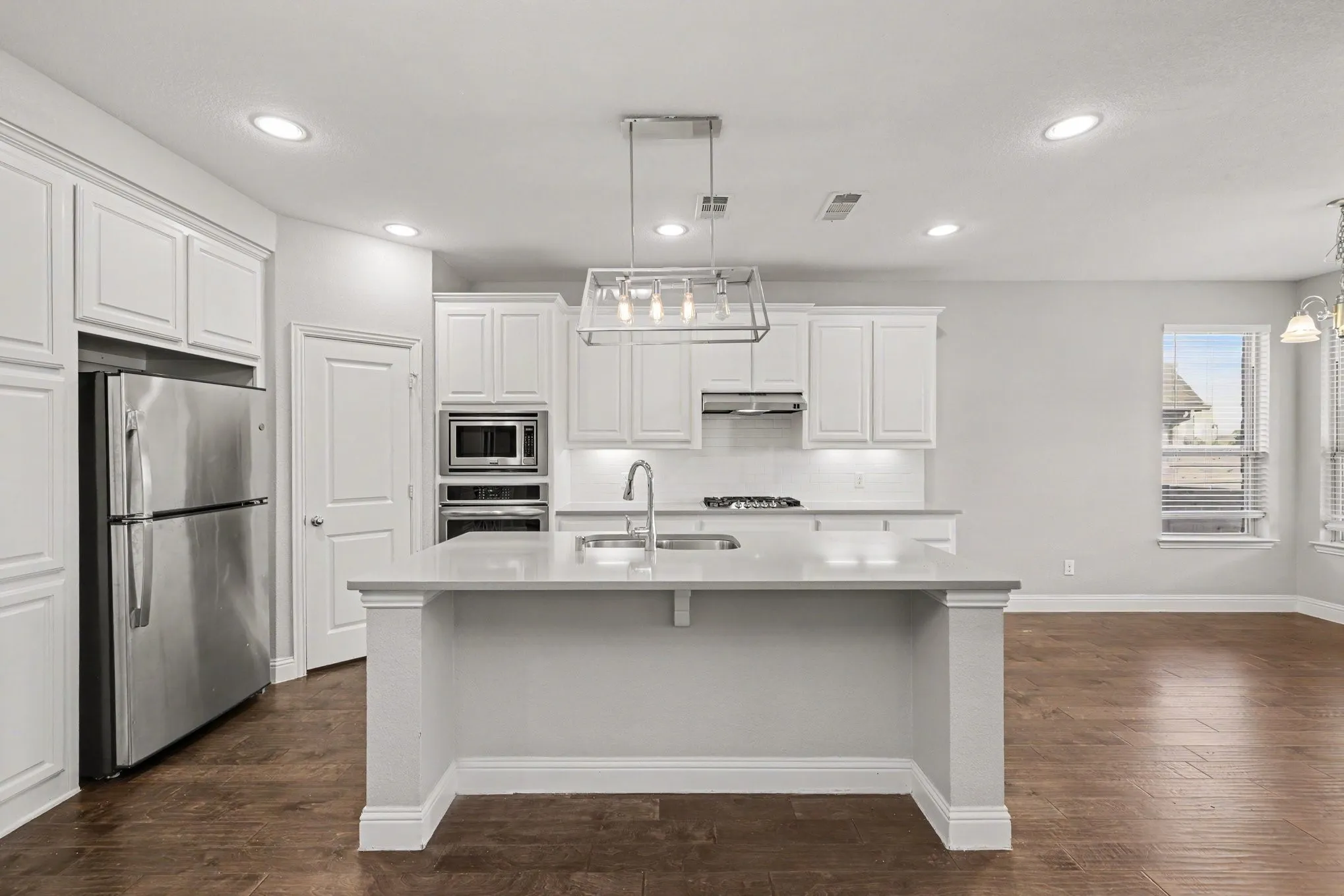 Single Family Residence For Sale in Denton County , 740 Field Crossing, Little Elm, Texas 76227, 4 Bedroom, 3 Bathroom, 2 Garage spaces, 2,786 Sqft, built in 2016, mls#21316729, Real Estate Agent in Little Elm, Homes For Sale in Denton county, Homes For Sale in Little Elm, Realtor in Little Elm Texas, Real Estate Brokerage Independent Realty Texas, Luminita Cordes Realtor