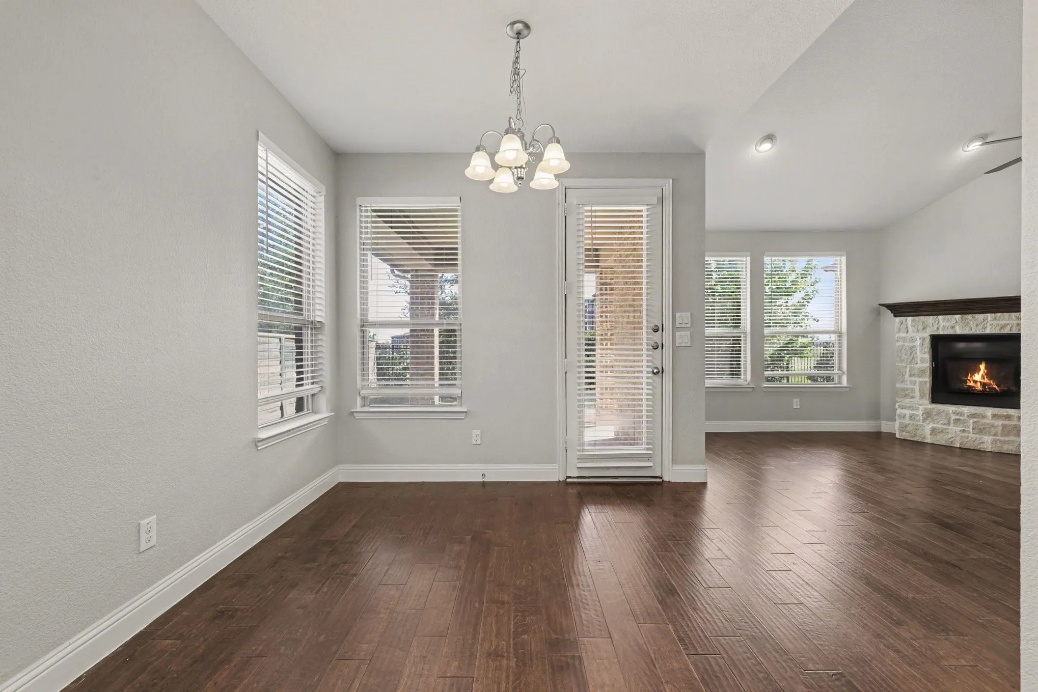 Single Family Residence For Sale in Denton County , 740 Field Crossing, Little Elm, Texas 76227, 4 Bedroom, 3 Bathroom, 2 Garage spaces, 2,786 Sqft, built in 2016, mls#21316729, Real Estate Agent in Little Elm, Homes For Sale in Denton county, Homes For Sale in Little Elm, Realtor in Little Elm Texas, Real Estate Brokerage Independent Realty Texas, Luminita Cordes Realtor