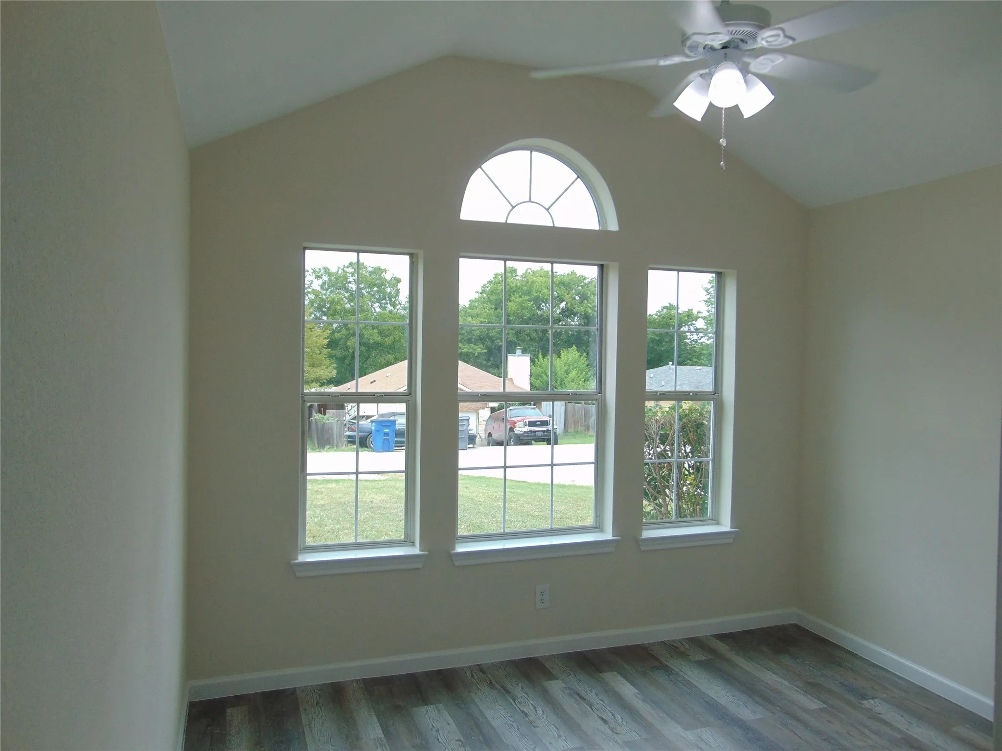 Single Family Residence For Sale in Dallas County , 2538 Camel Court, Dallas, Texas 75241, 3 Bedroom, 2 Bathroom, 2 Garage spaces, 1,377 Sqft, built in 2006, mls#21334862, Real Estate Agent in Dallas, Homes For Sale in Dallas county, Homes For Sale in Dallas, Realtor in Dallas Texas, Real Estate Brokerage Independent Realty Texas, Luminita Cordes Realtor