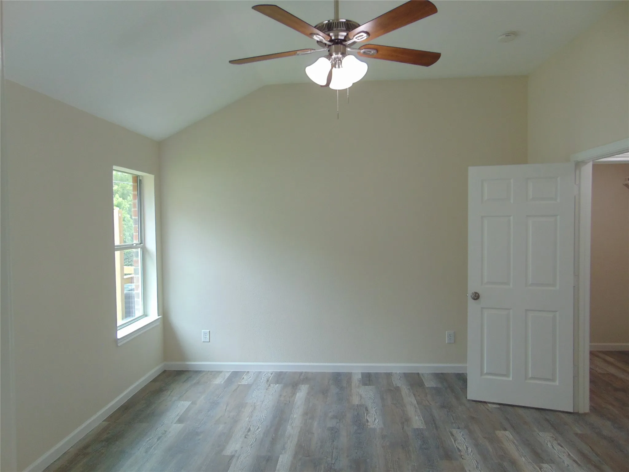 Single Family Residence For Sale in Dallas County , 2538 Camel Court, Dallas, Texas 75241, 3 Bedroom, 2 Bathroom, 2 Garage spaces, 1,377 Sqft, built in 2006, mls#21334862, Real Estate Agent in Dallas, Homes For Sale in Dallas county, Homes For Sale in Dallas, Realtor in Dallas Texas, Real Estate Brokerage Independent Realty Texas, Luminita Cordes Realtor