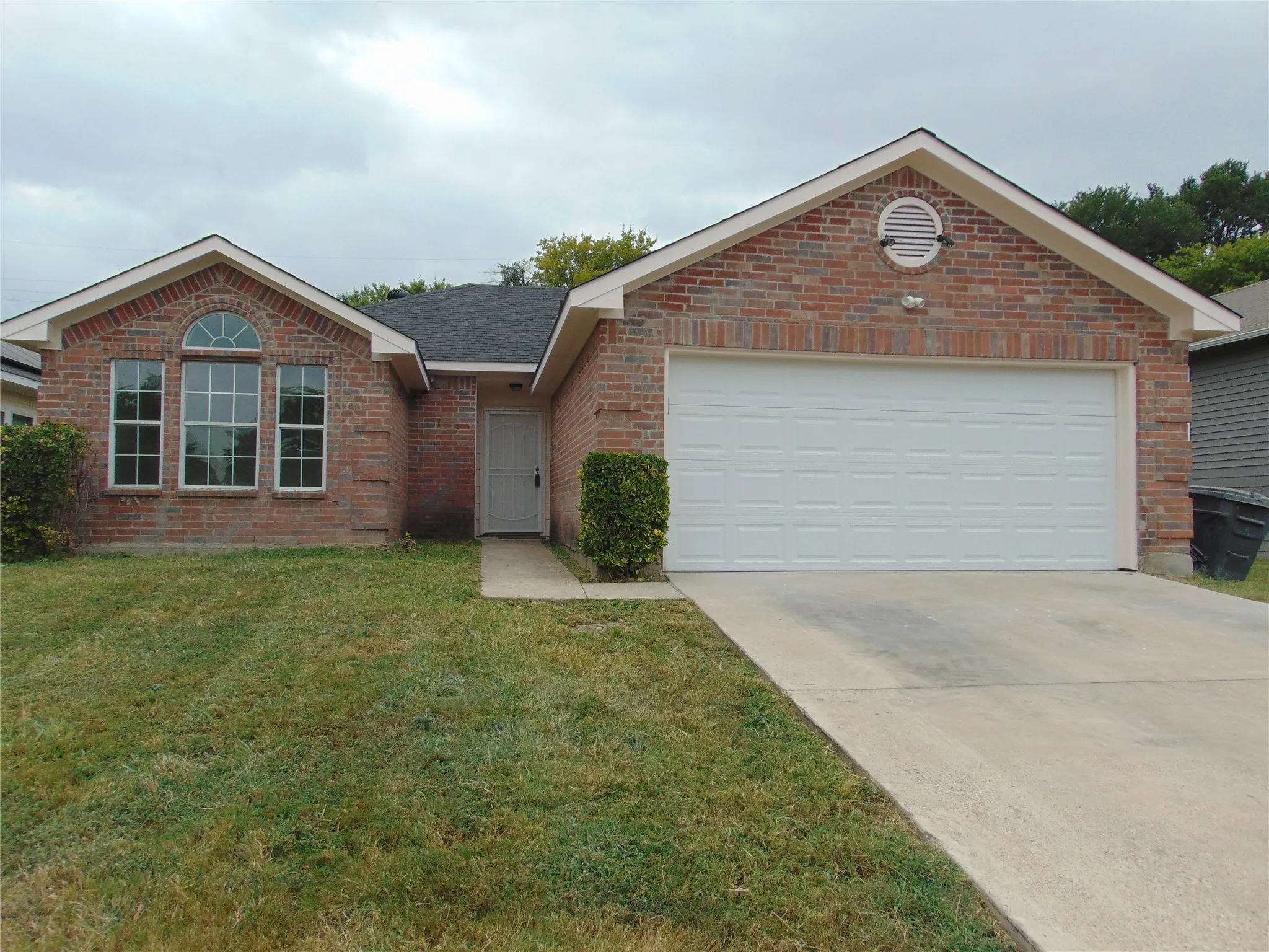 Single Family Residence For Sale in Dallas County , 2538 Camel Court, Dallas, Texas 75241, 3 Bedroom, 2 Bathroom, 2 Garage spaces, 1,377 Sqft, built in 2006, mls#21334862, Real Estate Agent in Dallas, Homes For Sale in Dallas county, Homes For Sale in Dallas, Realtor in Dallas Texas, Real Estate Brokerage Independent Realty Texas, Luminita Cordes Realtor