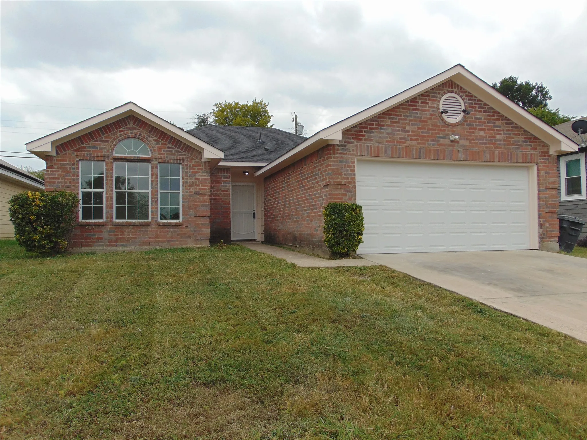 Single Family Residence For Sale in Dallas County , 2538 Camel Court, Dallas, Texas 75241, 3 Bedroom, 2 Bathroom, 2 Garage spaces, 1,377 Sqft, built in 2006, mls#21334862, Real Estate Agent in Dallas, Homes For Sale in Dallas county, Homes For Sale in Dallas, Realtor in Dallas Texas, Real Estate Brokerage Independent Realty Texas, Luminita Cordes Realtor