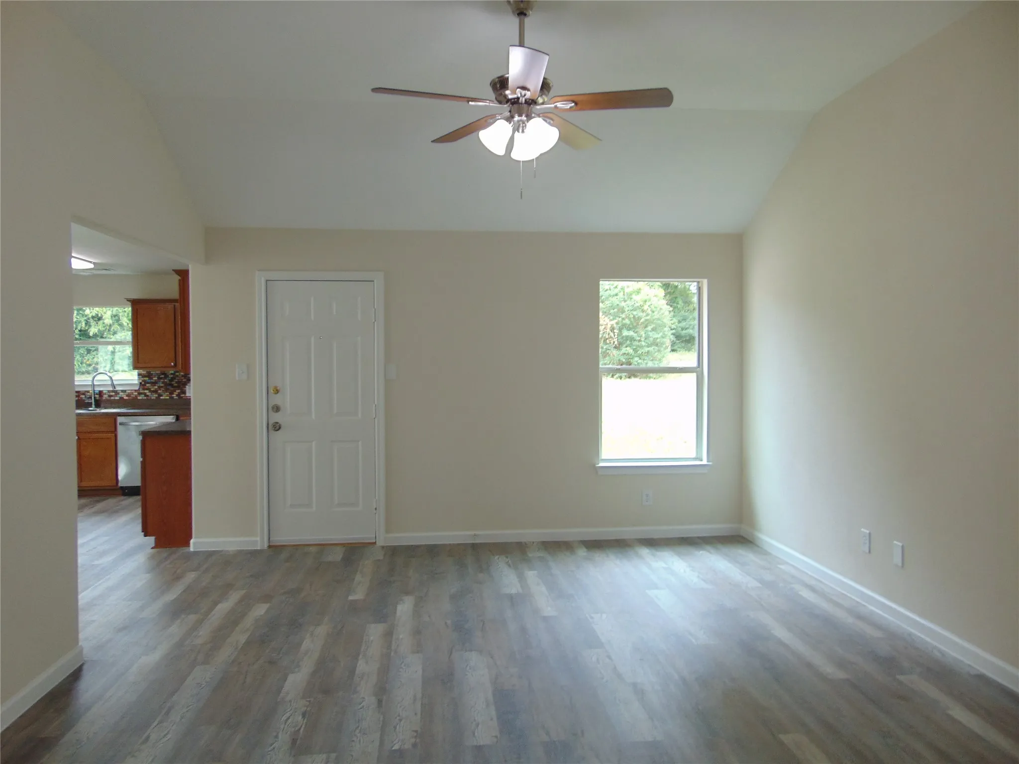 Single Family Residence For Sale in Dallas County , 2538 Camel Court, Dallas, Texas 75241, 3 Bedroom, 2 Bathroom, 2 Garage spaces, 1,377 Sqft, built in 2006, mls#21334862, Real Estate Agent in Dallas, Homes For Sale in Dallas county, Homes For Sale in Dallas, Realtor in Dallas Texas, Real Estate Brokerage Independent Realty Texas, Luminita Cordes Realtor