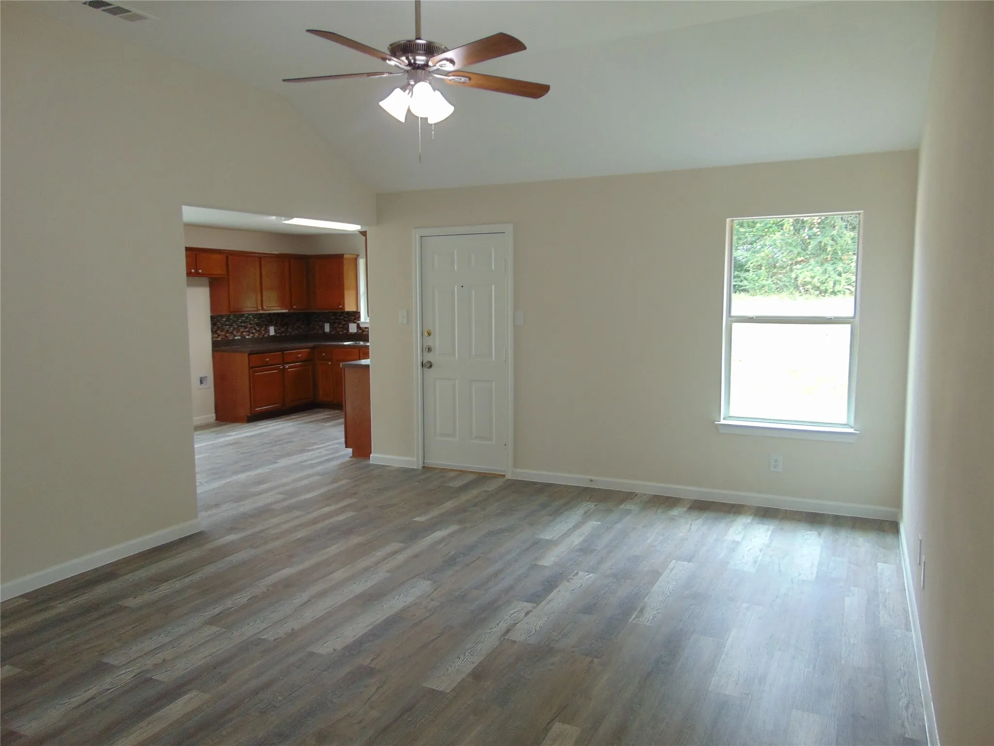 Single Family Residence For Sale in Dallas County , 2538 Camel Court, Dallas, Texas 75241, 3 Bedroom, 2 Bathroom, 2 Garage spaces, 1,377 Sqft, built in 2006, mls#21334862, Real Estate Agent in Dallas, Homes For Sale in Dallas county, Homes For Sale in Dallas, Realtor in Dallas Texas, Real Estate Brokerage Independent Realty Texas, Luminita Cordes Realtor