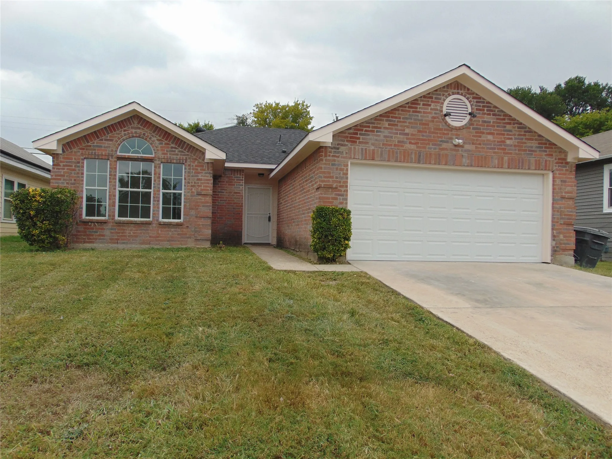 Single Family Residence For Sale in Dallas County , 2538 Camel Court, Dallas, Texas 75241, 3 Bedroom, 2 Bathroom, 2 Garage spaces, 1,377 Sqft, built in 2006, mls#21334862, Real Estate Agent in Dallas, Homes For Sale in Dallas county, Homes For Sale in Dallas, Realtor in Dallas Texas, Real Estate Brokerage Independent Realty Texas, Luminita Cordes Realtor