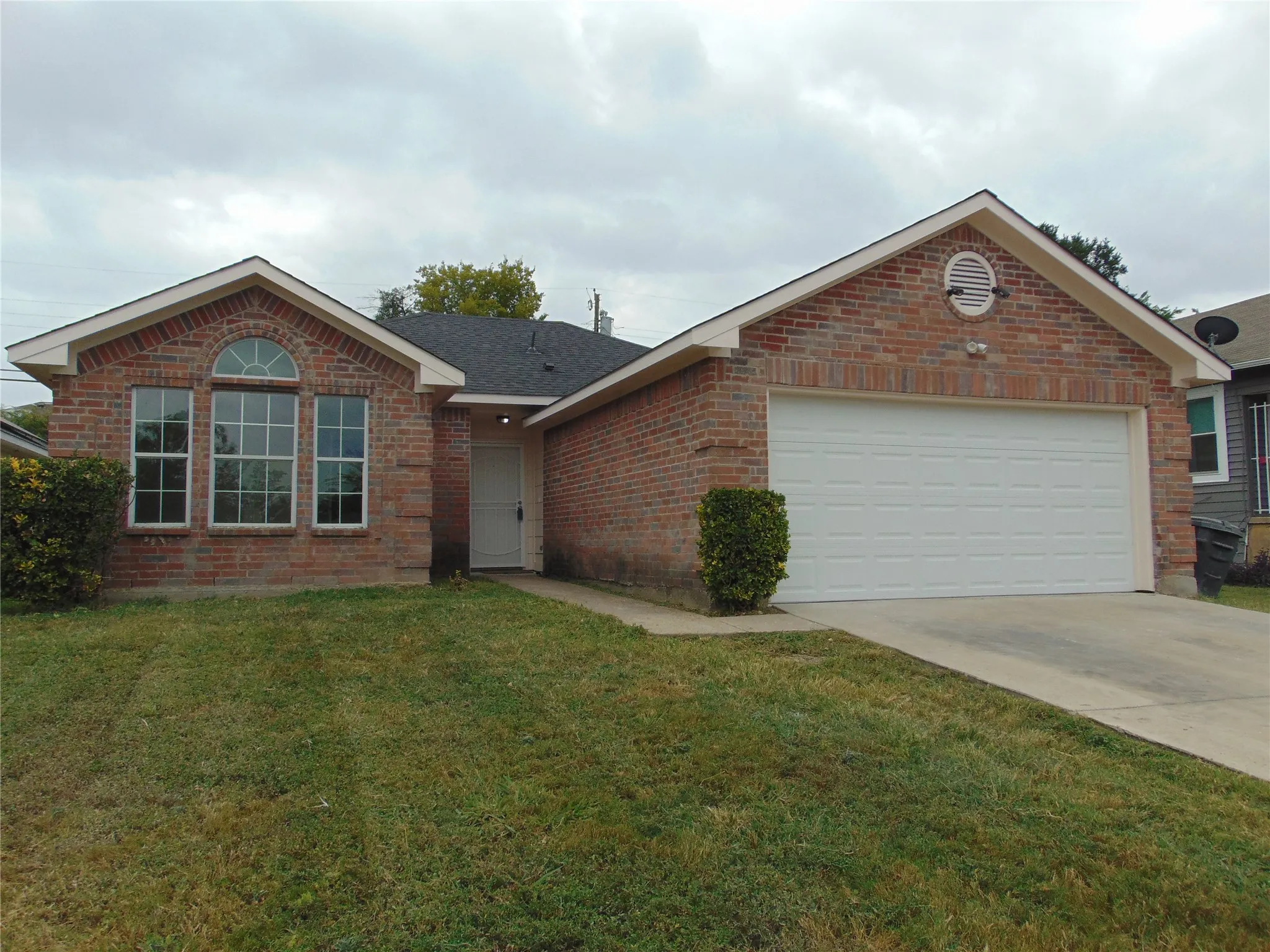 Single Family Residence For Sale in Dallas County , 2538 Camel Court, Dallas, Texas 75241, 3 Bedroom, 2 Bathroom, 2 Garage spaces, 1,377 Sqft, built in 2006, mls#21334862, Real Estate Agent in Dallas, Homes For Sale in Dallas county, Homes For Sale in Dallas, Realtor in Dallas Texas, Real Estate Brokerage Independent Realty Texas, Luminita Cordes Realtor